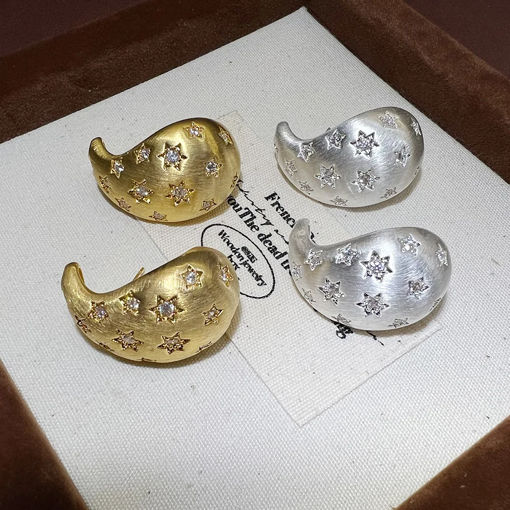 Italian brushed 24K beanie stud earrings, copper-plated real gold ins cross-border hot-selling minimalist S925 premium stud earr
Italian brushed 24K beanie stud earrings, copper-plated real gold ins cross-border hot-selling minimalist S925 premium stud earr