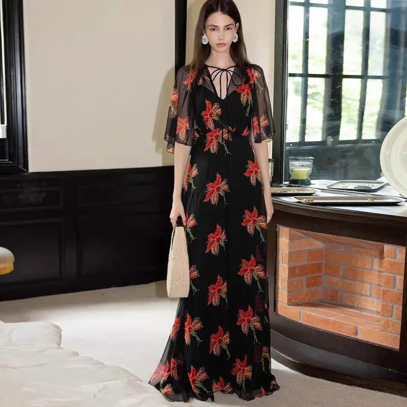 Top Quality 2026 Summer Female Clothing 100% Silk Fashionable Floral Printed Long Robe Elegant Black Big Swing Cloak Dress
Top Quality 2026 Summer Female Clothing 100% Silk Fashionable Floral Printed Long Robe Elegant Black Big Swing Cloak Dress