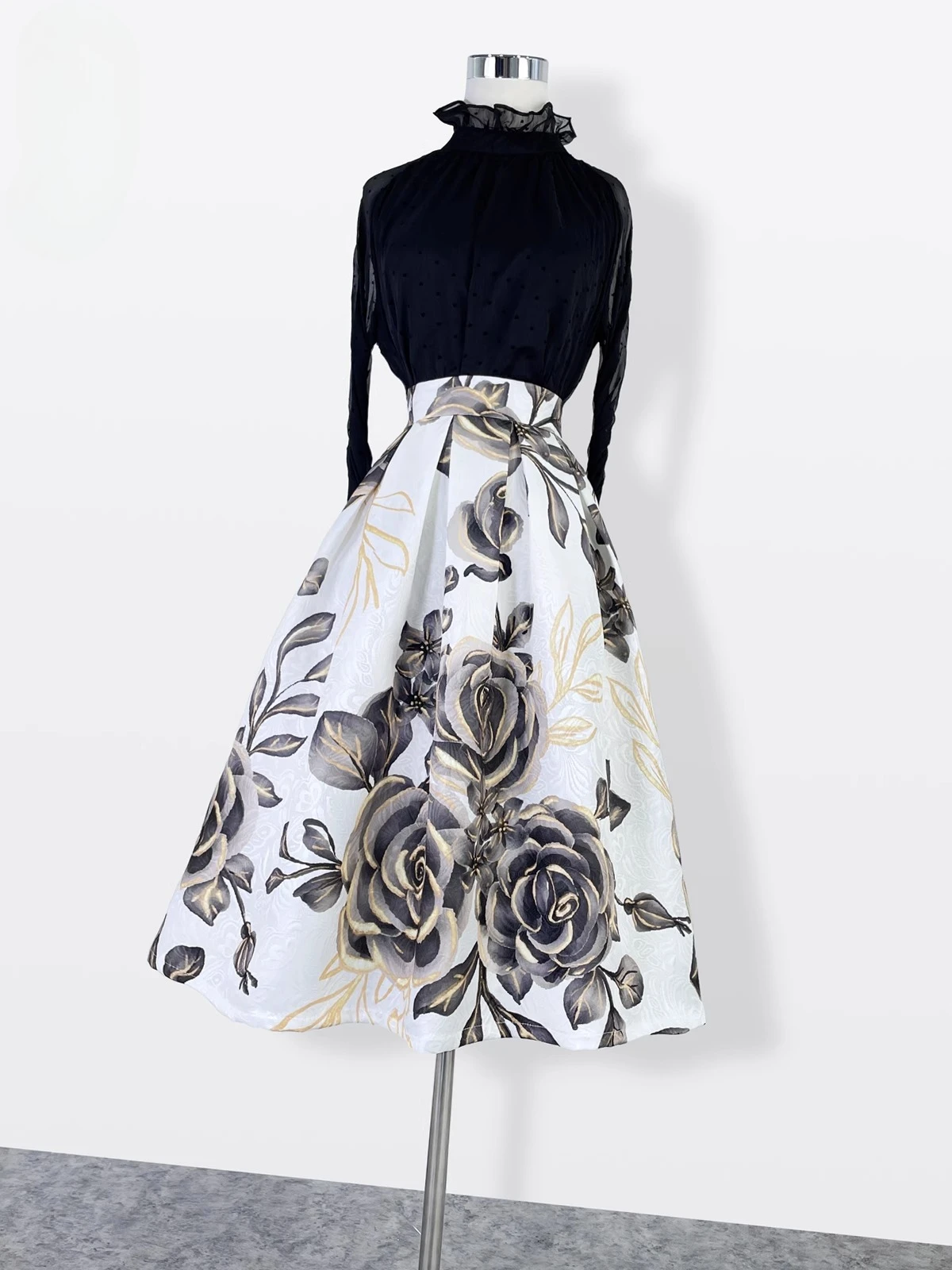 Spring and Autumn New Women's Half Skirt, Stylish and Elegant A-line High Waisted Pleated Umbrella Skirt
Spring and Autumn New Women's Half Skirt, Stylish and Elegant A-line High Waisted Pleated Umbrella Skirt
