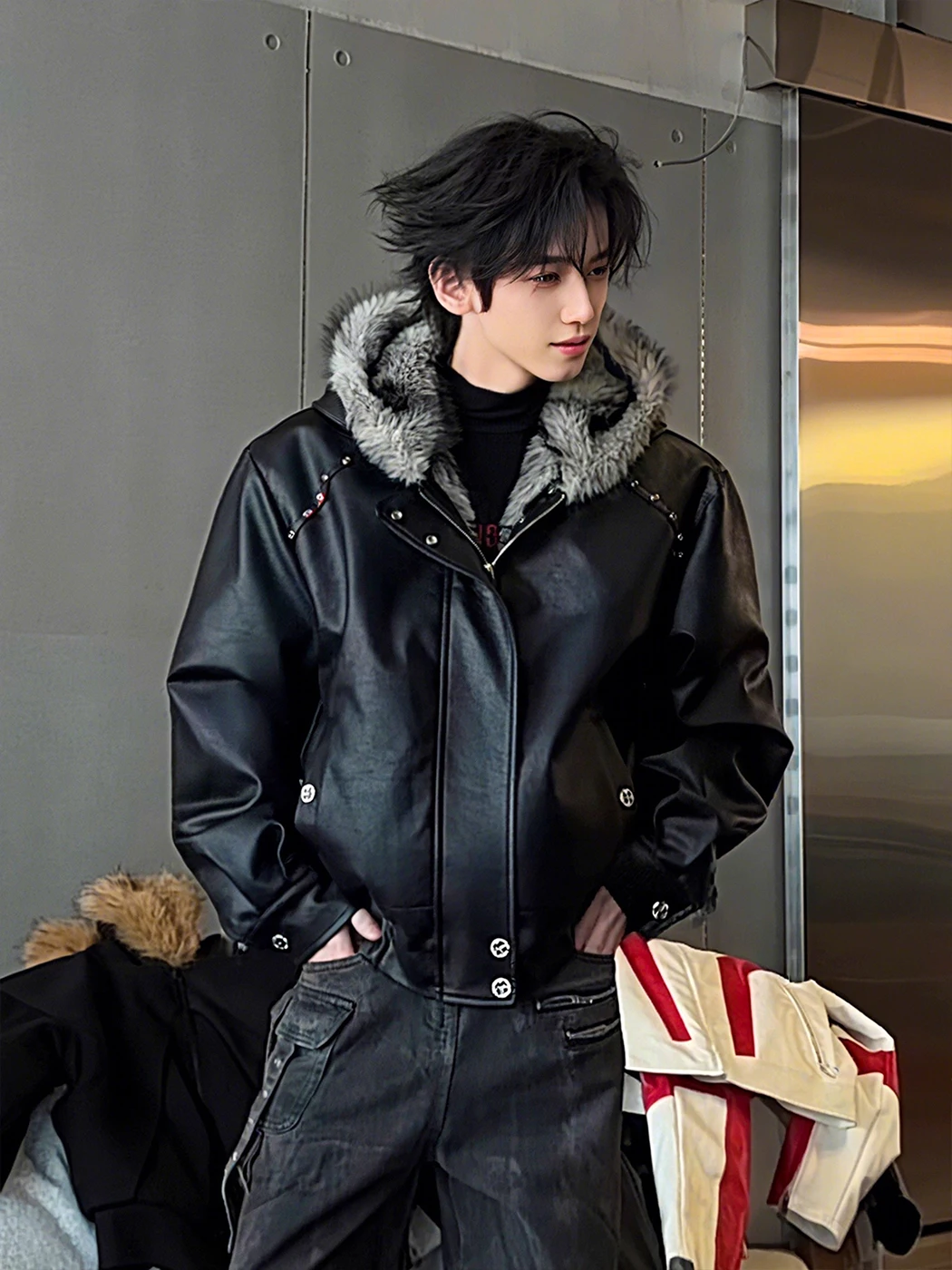 American Sle PU Leather Cotton Jaet Men's Winter Motorcycle Jaet Hooded Fur Collar ort Cotton Coat Youth Faion
American Sle PU Leather Cotton Jaet Men's Winter Motorcycle Jaet Hooded Fur Collar ort Cotton Coat Youth Faion