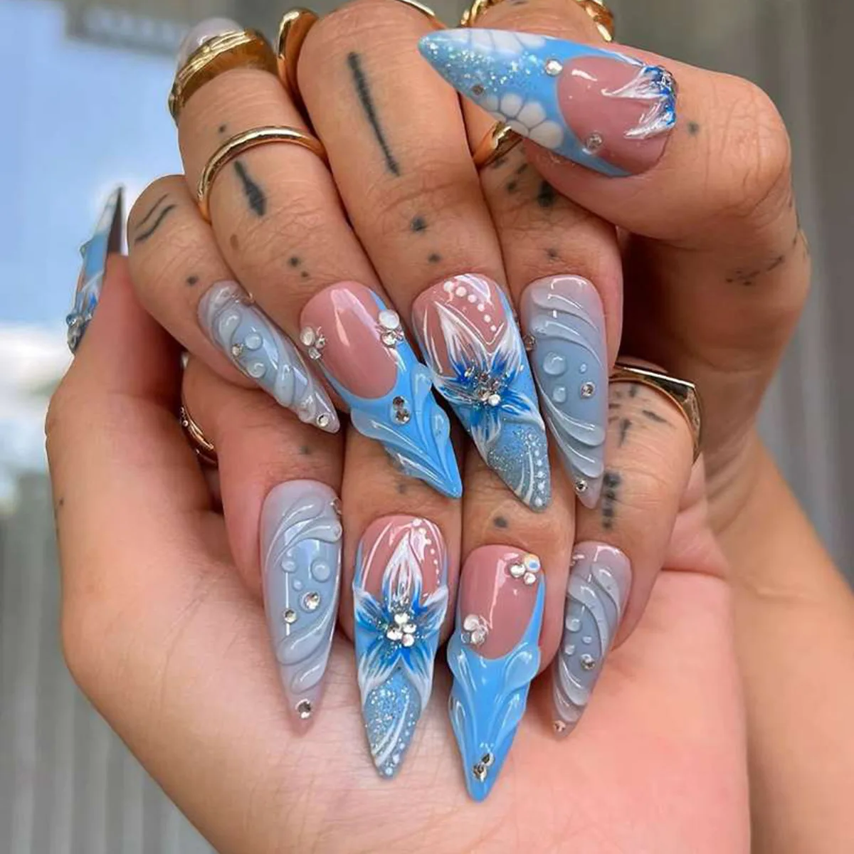 24PCS Stiletto Shape Fake Nails with 3D Ocean Wave Floral Press on Nails Hand Painted Pearl Design Refreshing Removable Manicure
24PCS Stiletto Shape Fake Nails with 3D Ocean Wave Floral Press on Nails Hand Painted Pearl Design Refreshing Removable Manicure