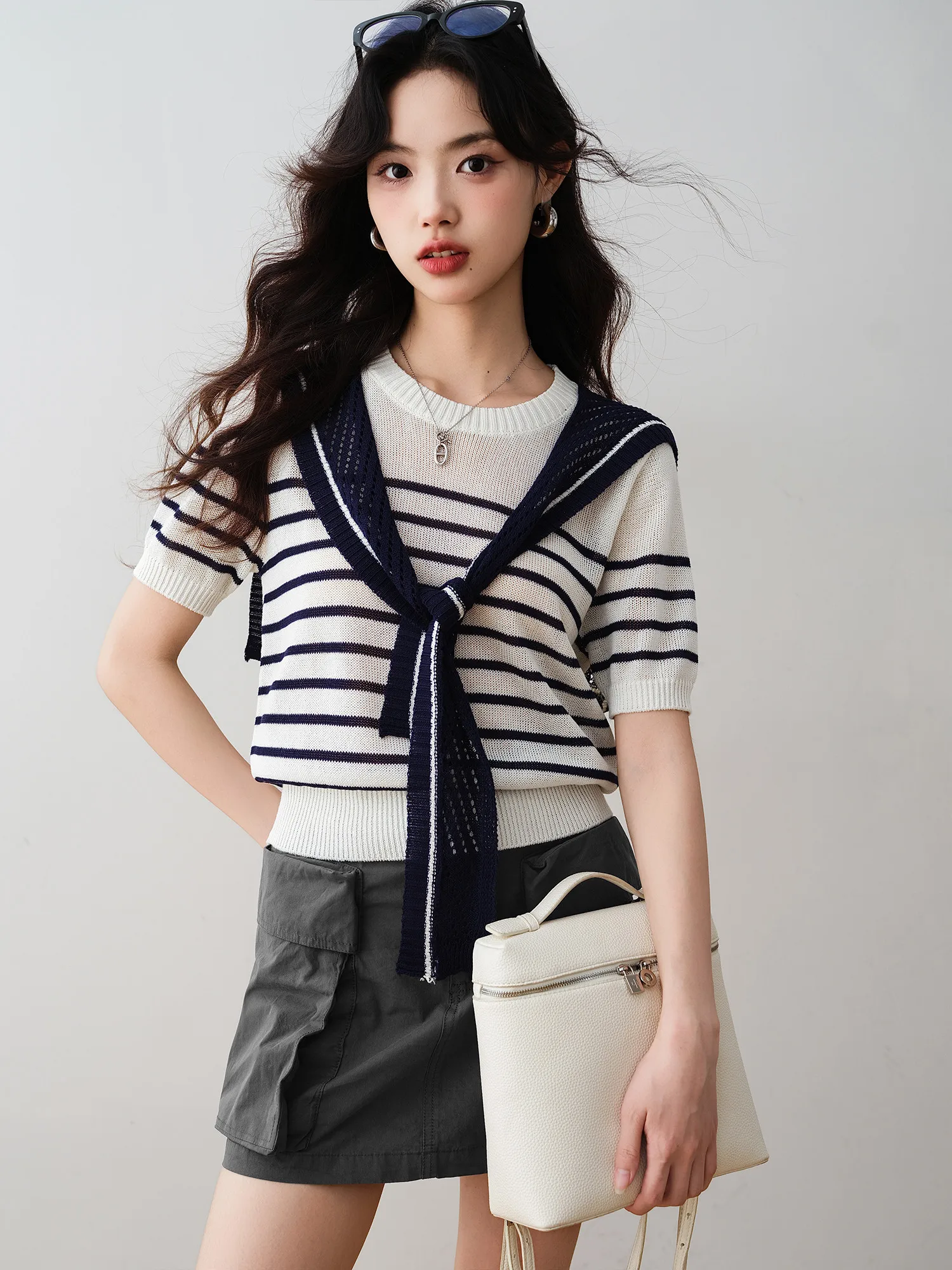 Классическая полосатая вязаная футболка Ronron с коротким рукавом и круглым вырезом, летняя новинка, простой прямой крой
Классическая полосатая вязаная футболка Ronron с коротким рукавом и круглым вырезом, летняя новинка, простой прямой крой