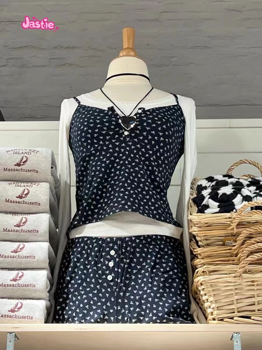 Sweet Floral Vest Short Sets For Women 2 Pieces Summer Lace Trim Slim Camis Button Elastic Waist Short Pant Casual Two Piece Set
Sweet Floral Vest Short Sets For Women 2 Pieces Summer Lace Trim Slim Camis Button Elastic Waist Short Pant Casual Two Piece Set