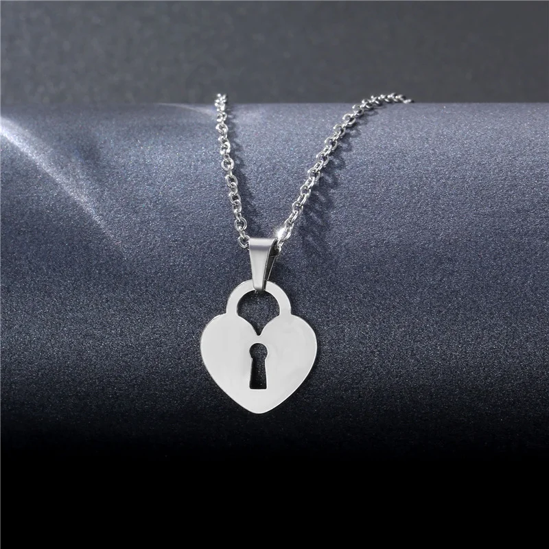 Simple stainless steel heart-shaped necklace - heart-shaped lock head collar chain necklace - anti-allergic jewelry
Simple stainless steel heart-shaped necklace - heart-shaped lock head collar chain necklace - anti-allergic jewelry