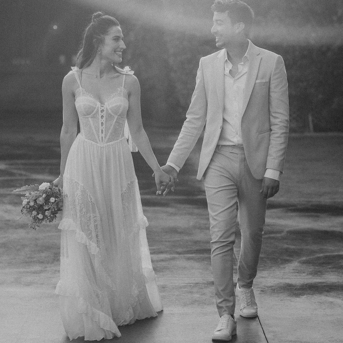 Spaghetti Straps Bohemian Layered Chiffon Bridal Ball Gowns Lace Criss Cross Sweetheart Full Length Customized Wedding Dress
Spaghetti Straps Bohemian Layered Chiffon Bridal Ball Gowns Lace Criss Cross Sweetheart Full Length Customized Wedding Dress