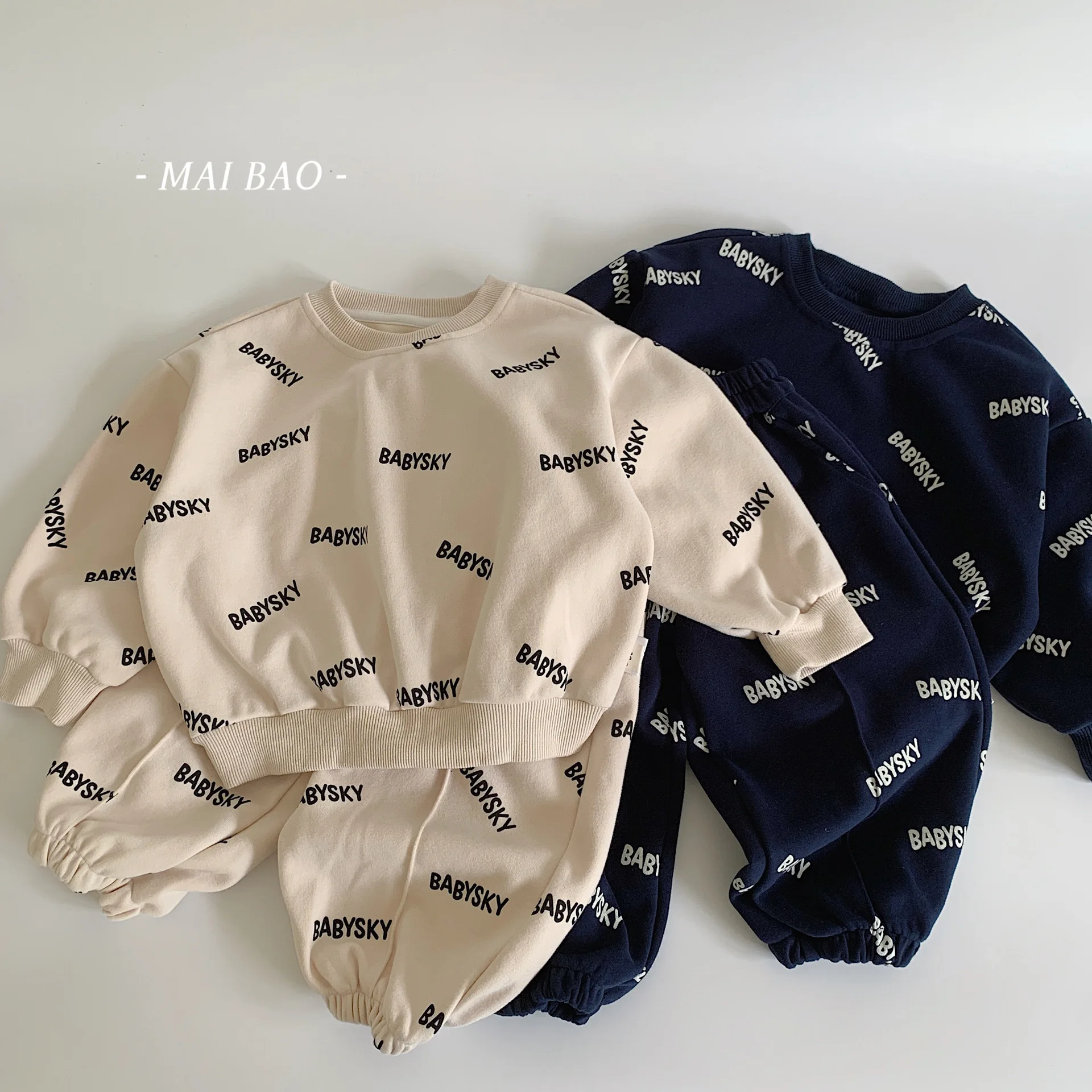 Boys Clothes Suit 2024 Autumn Full Printed Letter New Fashionable Boys and Girls Hoodie Casual Pants Simple Kids Two-piece Set
Boys Clothes Suit 2024 Autumn Full Printed Letter New Fashionable Boys and Girls Hoodie Casual Pants Simple Kids Two-piece Set