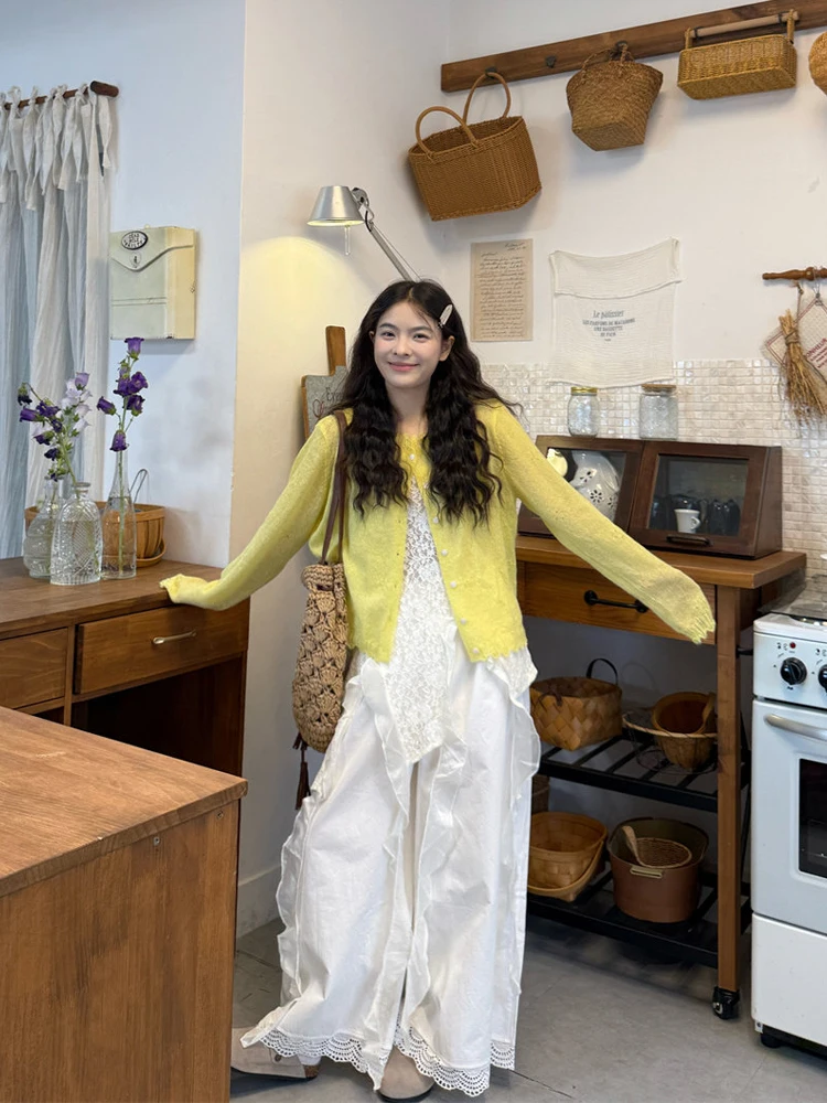 Spring 2026 Women's Sweet Dopaamine Thin Knitted Open Cardigan Lace Cover up Casual Pants Set Fashionable Three Piece Ensemble
Spring 2026 Women's Sweet Dopaamine Thin Knitted Open Cardigan Lace Cover up Casual Pants Set Fashionable Three Piece Ensemble