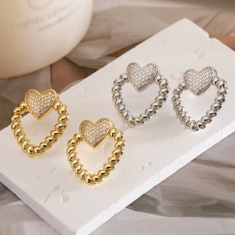 Простые индивидуальные серьги-гвоздики с полым сердцем, женские дизайнерские нишевые изысканные и универсальные серьги с цирконом
Простые индивидуальные серьги-гвоздики с полым сердцем, женские дизайнерские нишевые изысканные и универсальные серьги с цирконом