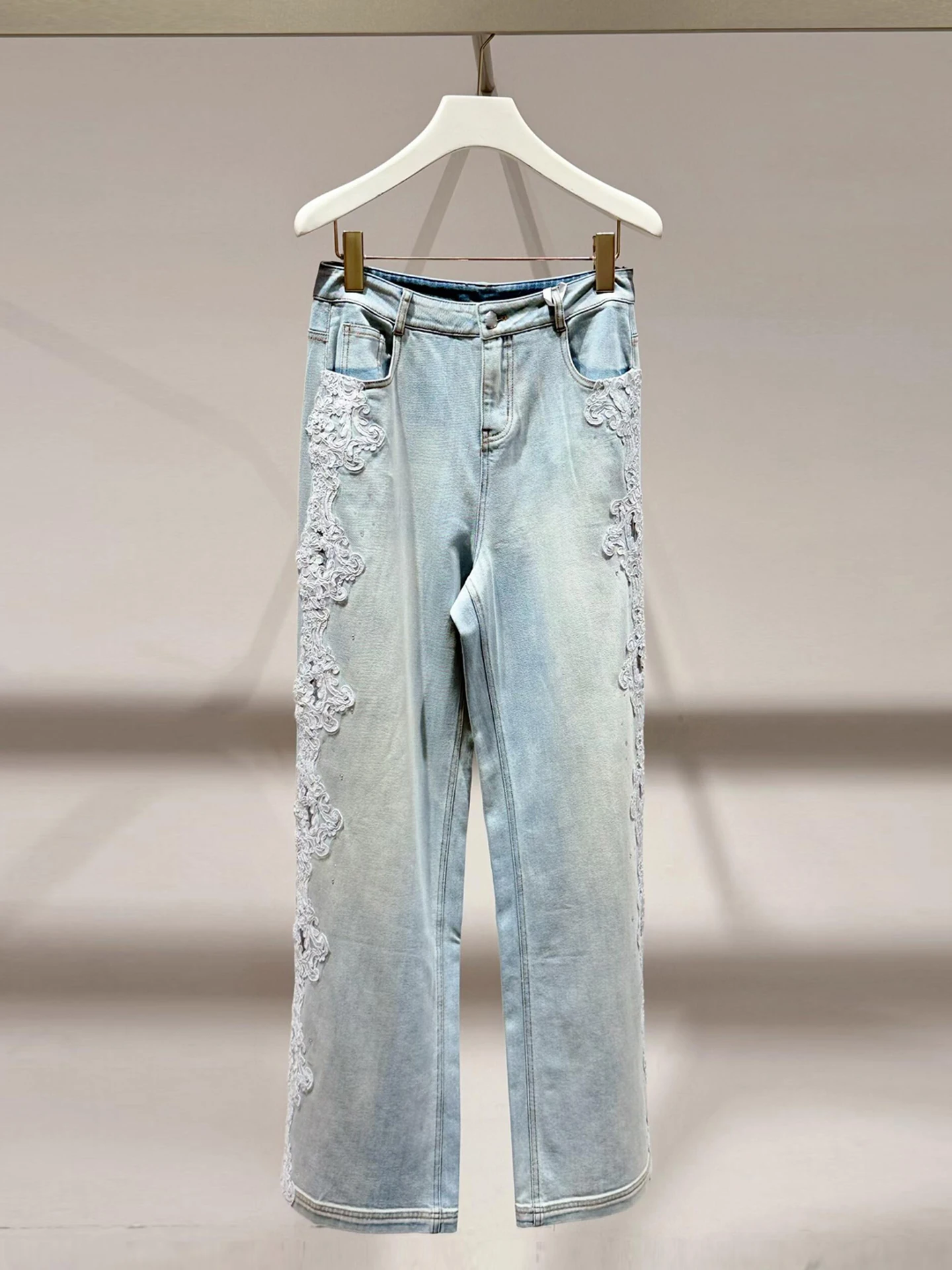 High-End Women's Embroidered Hollow out Denim Wide Leg Pants Casual Summer Fashion High Waist Zipper Closure Blue Jeans
High-End Women's Embroidered Hollow out Denim Wide Leg Pants Casual Summer Fashion High Waist Zipper Closure Blue Jeans