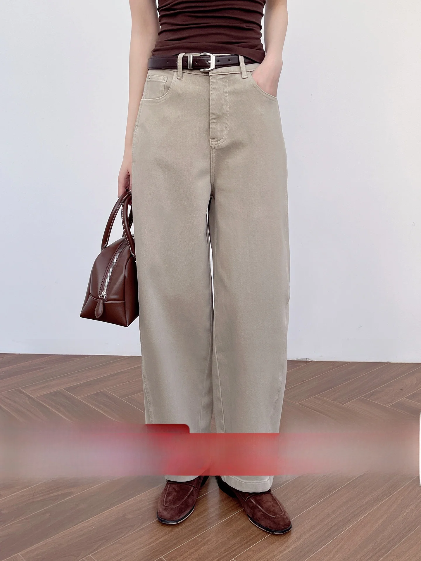 Loose Fit High Waist Wide Leg Jeans Casual Style Button Closure Spring Autumn Ladies Jeans Elastic Waist Cotton Denim
Loose Fit High Waist Wide Leg Jeans Casual Style Button Closure Spring Autumn Ladies Jeans Elastic Waist Cotton Denim