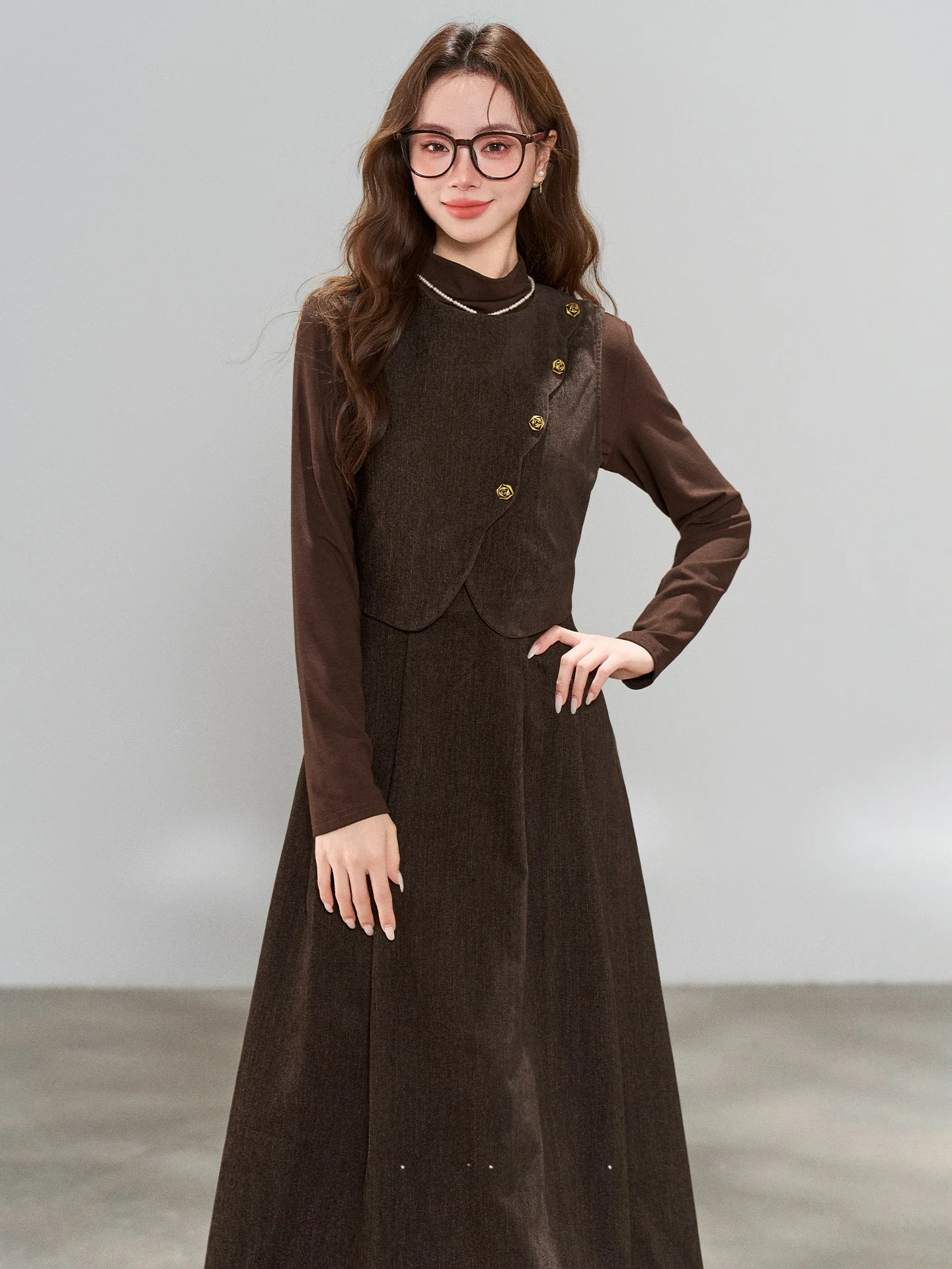 Осенне-зимний женский модный комплект Tagkita: повседневное платье с длинным рукавом, круглым вырезом и бретелями, с высоким воротником внутри.
Осенне-зимний женский модный комплект Tagkita: повседневное платье с длинным рукавом, круглым вырезом и бретелями, с высоким воротником внутри.