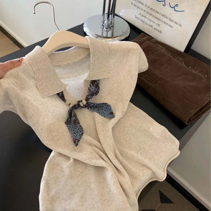 2026 Old Money Style Casual Simple Silk Scarf Ribbon Polo Collar Short-sleeved Sweater Women's Loose Fashion T-shirt Top Summer
2026 Old Money Style Casual Simple Silk Scarf Ribbon Polo Collar Short-sleeved Sweater Women's Loose Fashion T-shirt Top Summer