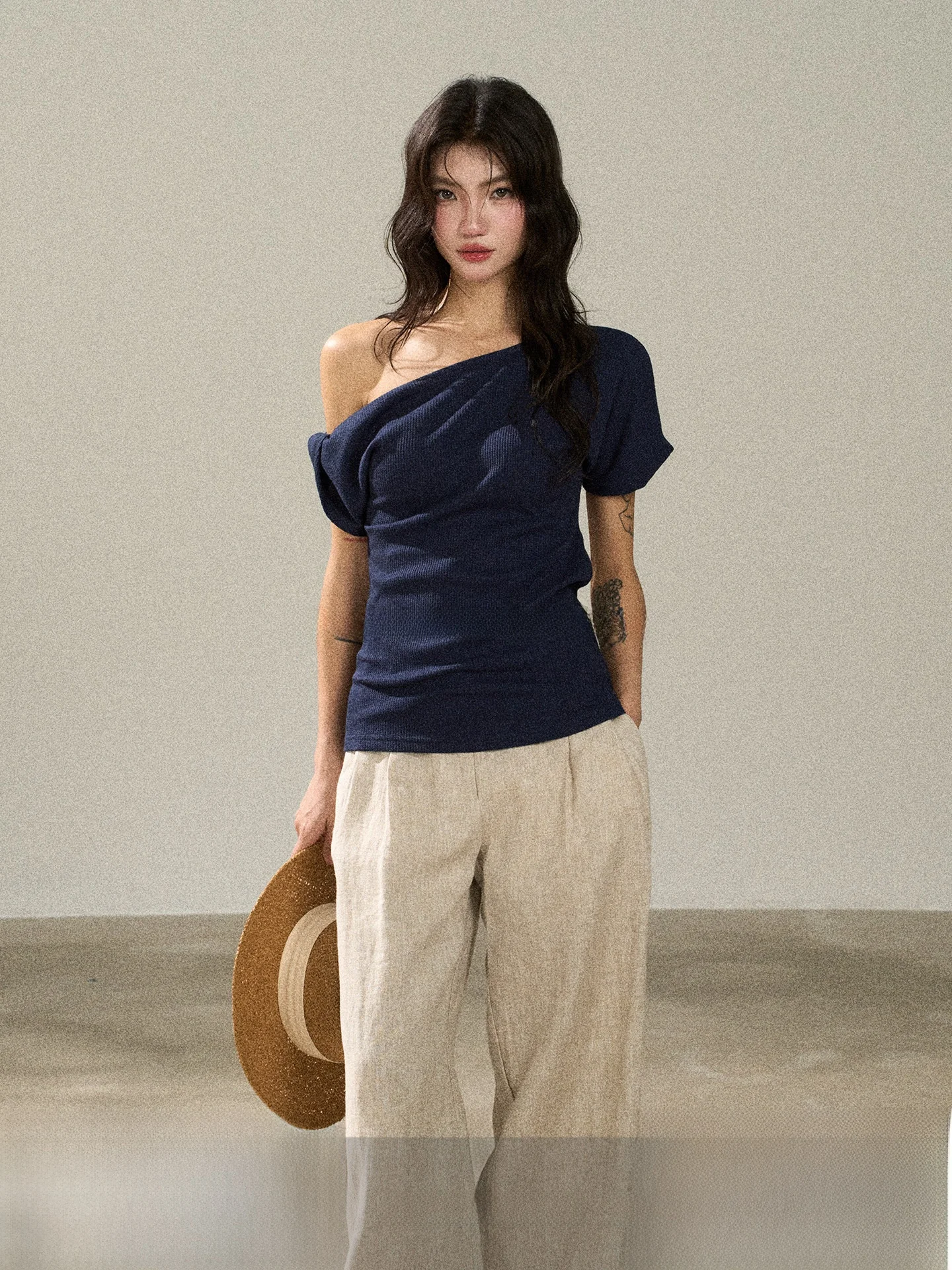 Flower7 Korean Style Asymmetric Slim Fit Short Sleeve Pure Color T-Shirt Women's Shoulder Bared Top Breathable Casual Summer Top
Flower7 Korean Style Asymmetric Slim Fit Short Sleeve Pure Color T-Shirt Women's Shoulder Bared Top Breathable Casual Summer Top