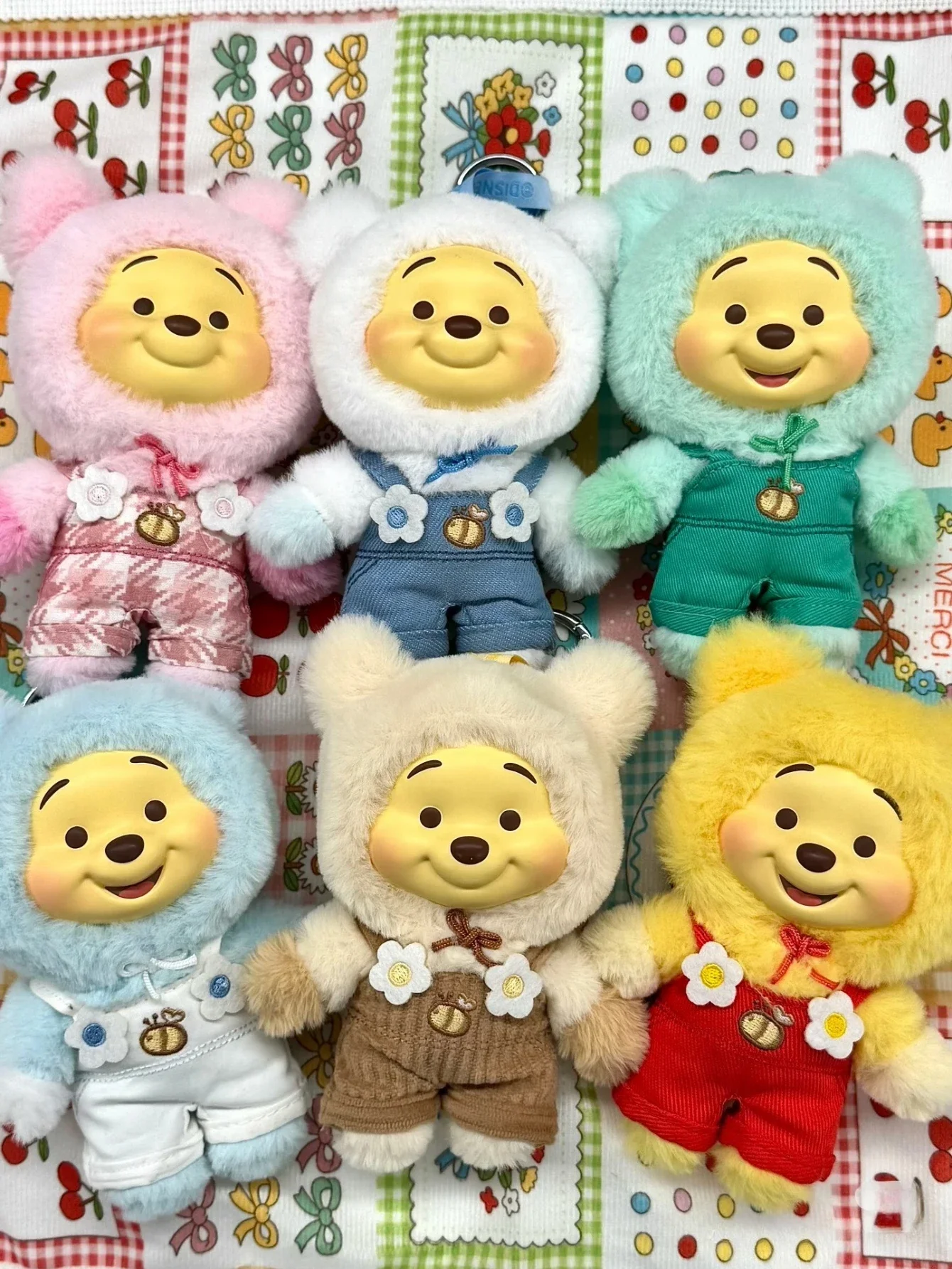 ГОРЯЧАЯ серия Disney Winnie The Pooh Candy, слепая коробка, милый виниловый кулон с лицом, кукла-медведь Pupu, модная трендовая игрушка, рождественский подарок 
ГОРЯЧАЯ серия Disney Winnie The Pooh Candy, слепая коробка, милый виниловый кулон с лицом, кукла-медведь Pupu, модная трендовая игрушка, рождественский подарок
