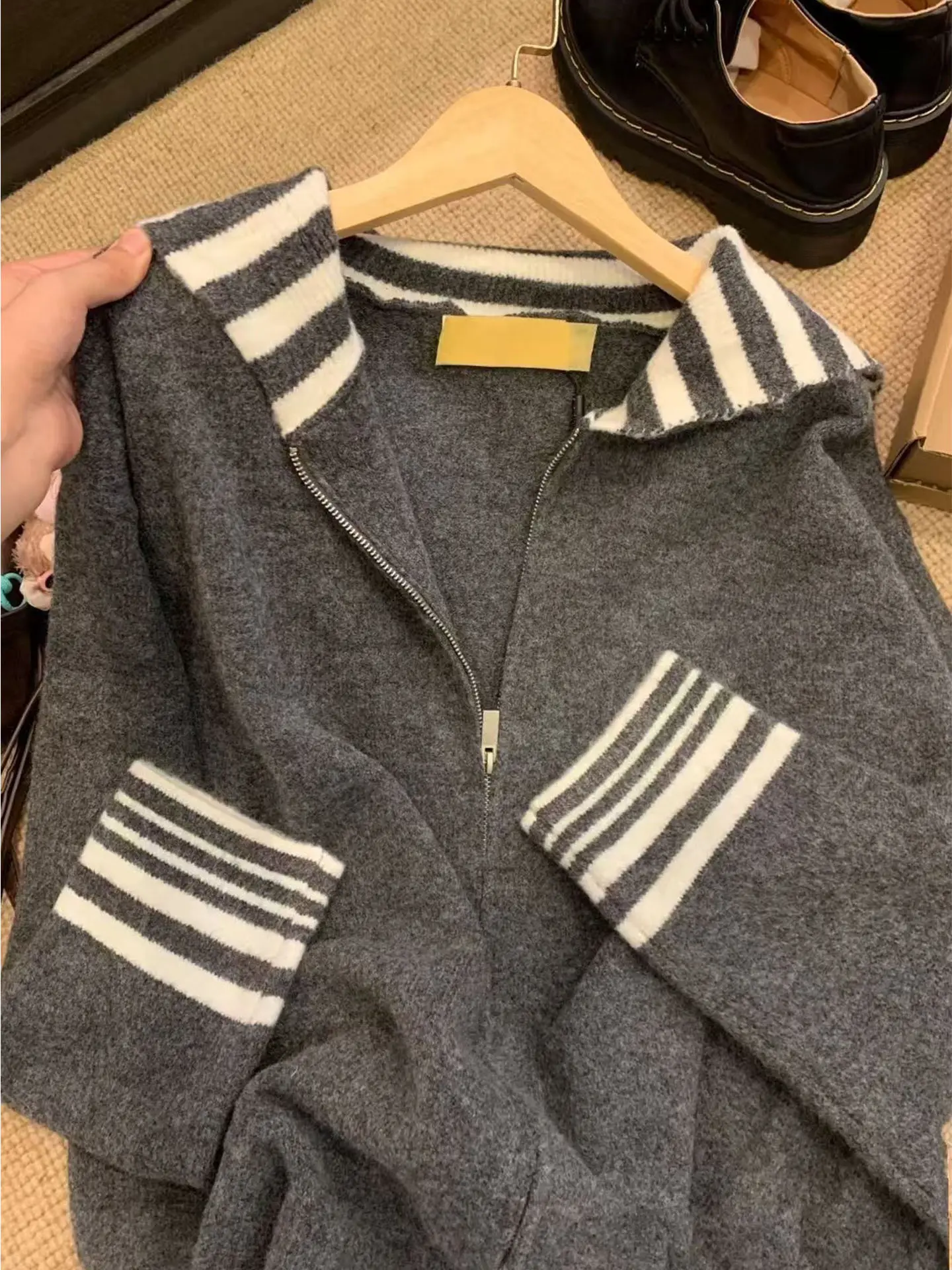 Корейский вязаный кардиган-худи свободного кроя с воротником, темно-синий, женский свитер, осенняя новинка, удлиненный рукав
Корейский вязаный кардиган-худи свободного кроя с воротником, темно-синий, женский свитер, осенняя новинка, удлиненный рукав