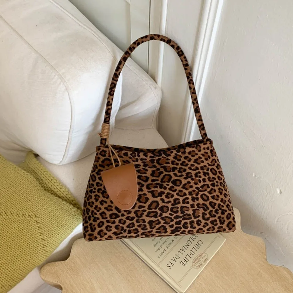 Large Capacity Polka Dot Underarm Bag Zipper Closure Matte Finish Casual Tote Handbag Lightweight Versatile Design
Large Capacity Polka Dot Underarm Bag Zipper Closure Matte Finish Casual Tote Handbag Lightweight Versatile Design
