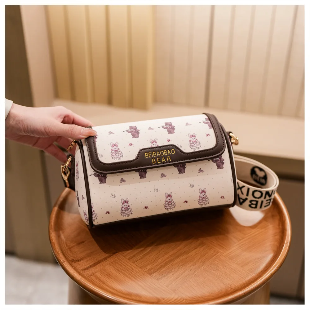 Beibaobao 2025 New Horizontal Square Bear Bag Trendy Luxury Design Single Shoulder Bag Women's Crossbody Bag Handbag
Beibaobao 2025 New Horizontal Square Bear Bag Trendy Luxury Design Single Shoulder Bag Women's Crossbody Bag Handbag