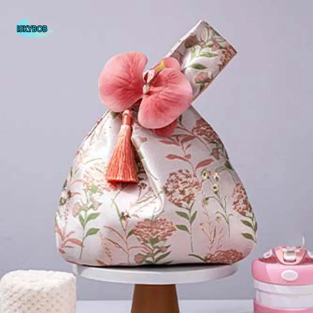 Flower Pendant Tassel Knot Wrist Bag Hanfu Accessories Storage Purse New Chinese Style Handbag Sweet Temperament
Flower Pendant Tassel Knot Wrist Bag Hanfu Accessories Storage Purse New Chinese Style Handbag Sweet Temperament