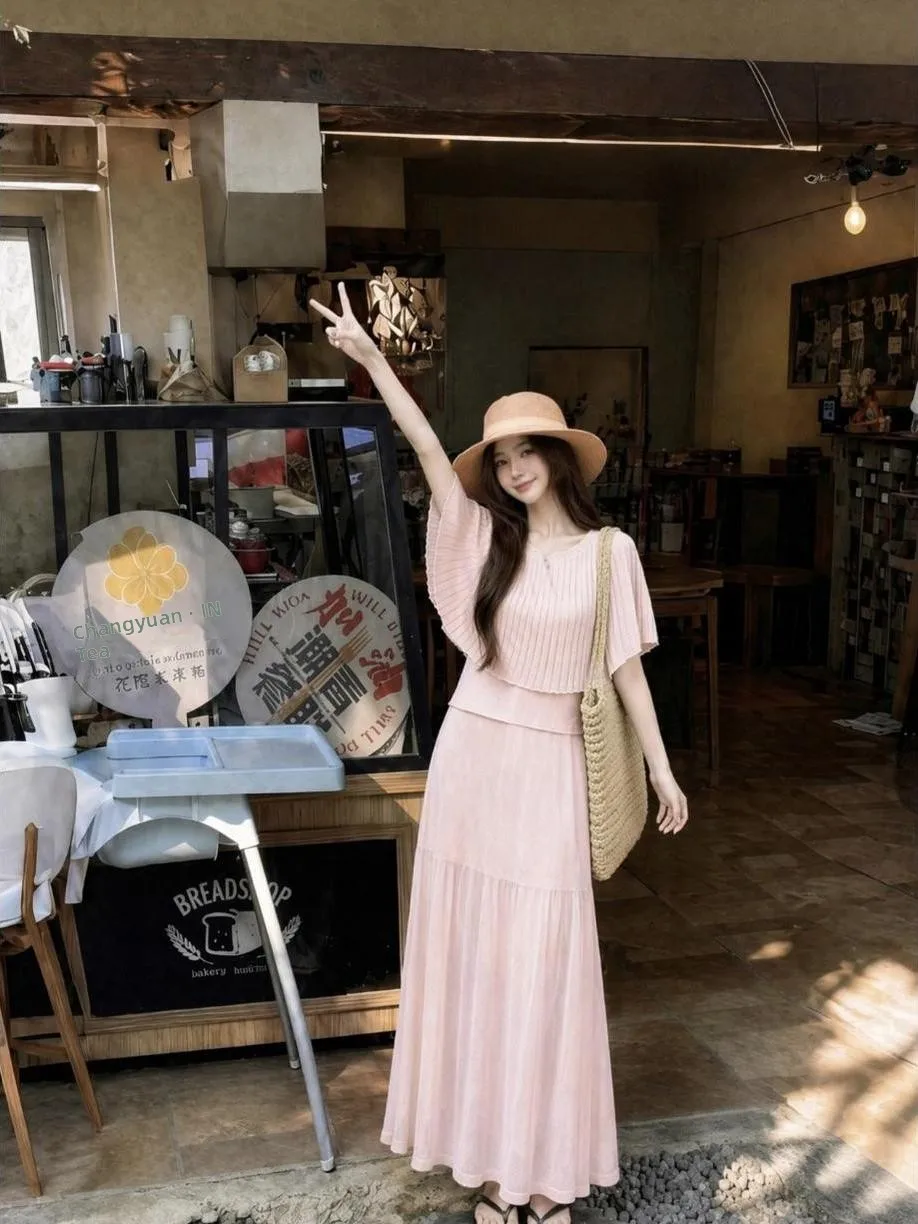 Elegant Summer 2026 Women's Set Slimming Top And A-Line Skirt Drapey Two-Piece Suit Comfortable Breathable Casual Wear
Elegant Summer 2026 Women's Set Slimming Top And A-Line Skirt Drapey Two-Piece Suit Comfortable Breathable Casual Wear
