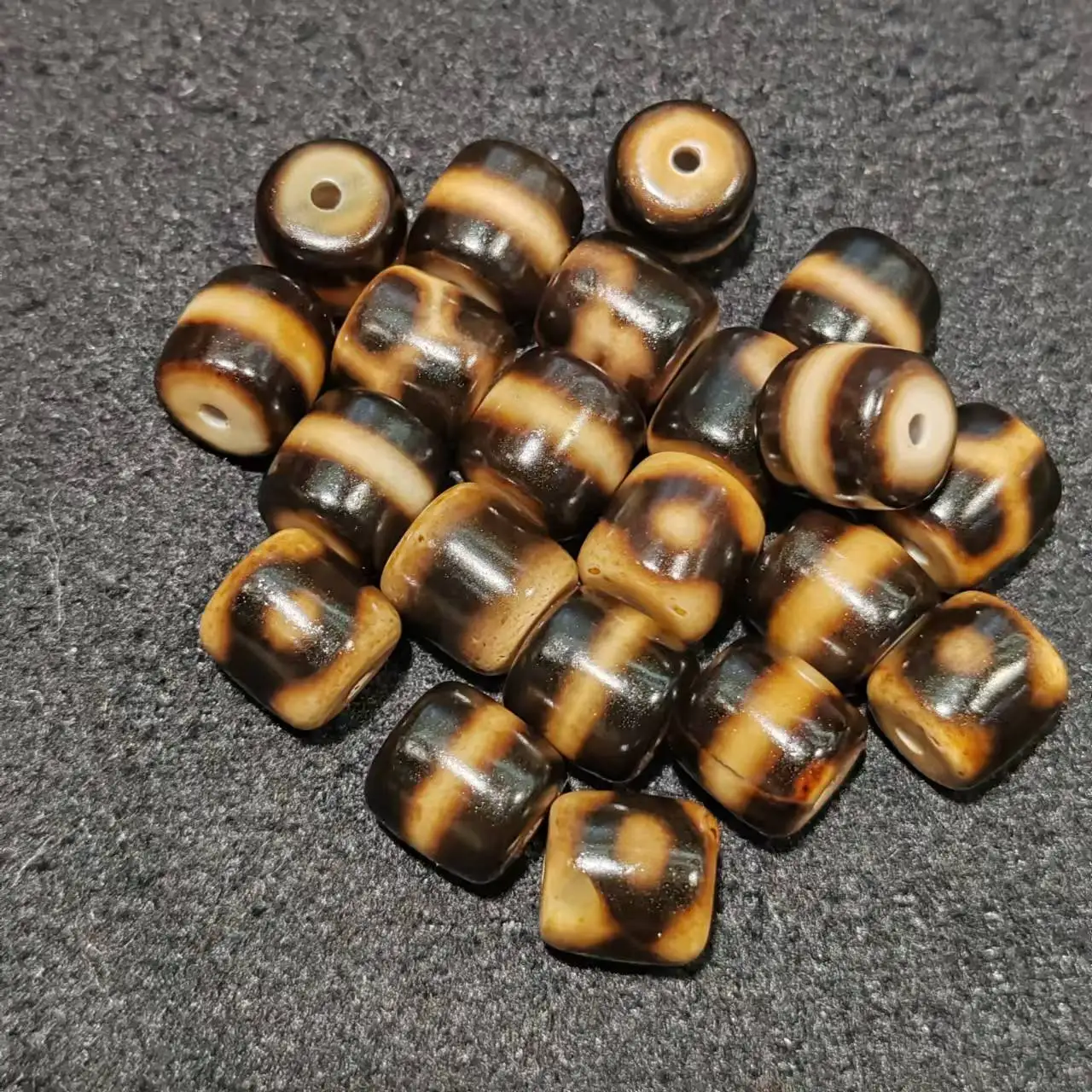 50 pcs Taiwanese black gold teeth yellow straight cut agate Dzi bead necklace pendant bracelet DIY accessories
50 pcs Taiwanese black gold teeth yellow straight cut agate Dzi bead necklace pendant bracelet DIY accessories