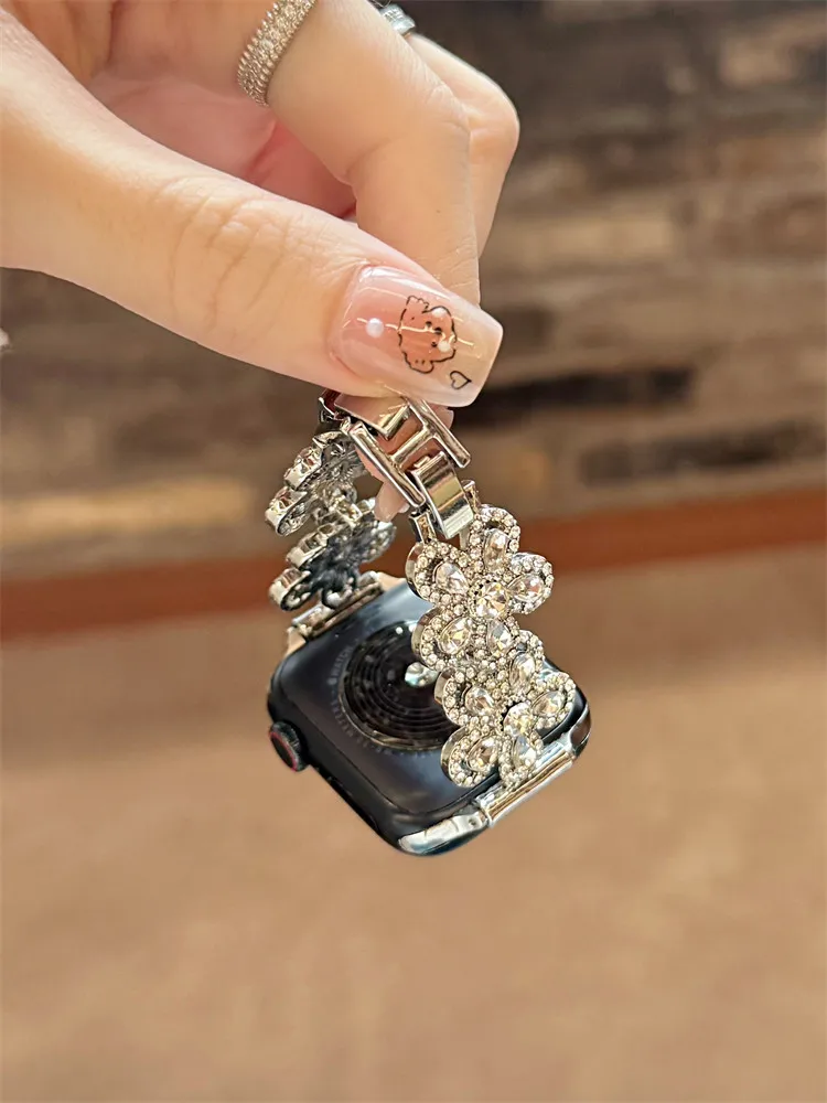 Metal flower studded diamond compatible iWatch strap 38mm 40mm 41mm 42mm 44mm 45mm 49mm fashionable strap
Metal flower studded diamond compatible iWatch strap 38mm 40mm 41mm 42mm 44mm 45mm 49mm fashionable strap