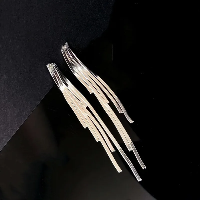925 Light Luxe earrings sterling silver earrings temperament snake bone chain 100 long fringe connected body silver
925 Light Luxe earrings sterling silver earrings temperament snake bone chain 100 long fringe connected body silver