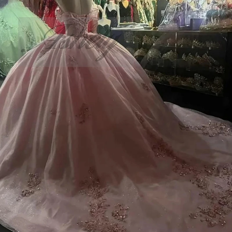 Charming Mexican Nude Pink Quinceanera Dresses Off Shoulder Beading Applique Ball Gown Sweep Train Prom Party Dress 15 16 Girls
Charming Mexican Nude Pink Quinceanera Dresses Off Shoulder Beading Applique Ball Gown Sweep Train Prom Party Dress 15 16 Girls