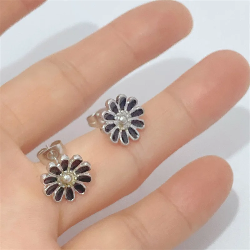Sun Flower Earrings, Simple Mini Chrysanthemum, Sunflower, Sweet And Cute Earrings
Sun Flower Earrings, Simple Mini Chrysanthemum, Sunflower, Sweet And Cute Earrings
