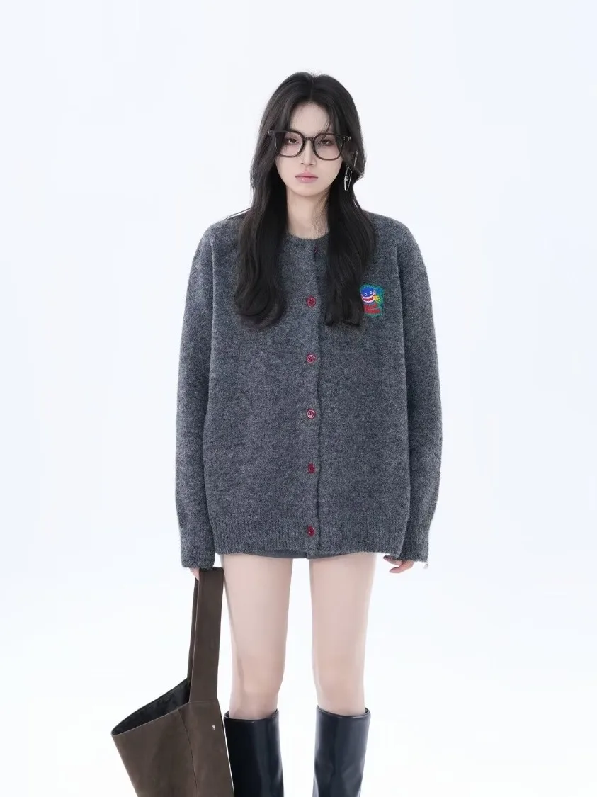 plus Size American Retro Lazy Style Knitted Sweater Coat Women's Spring Autumn New Button round Neck Outerwear Top
plus Size American Retro Lazy Style Knitted Sweater Coat Women's Spring Autumn New Button round Neck Outerwear Top