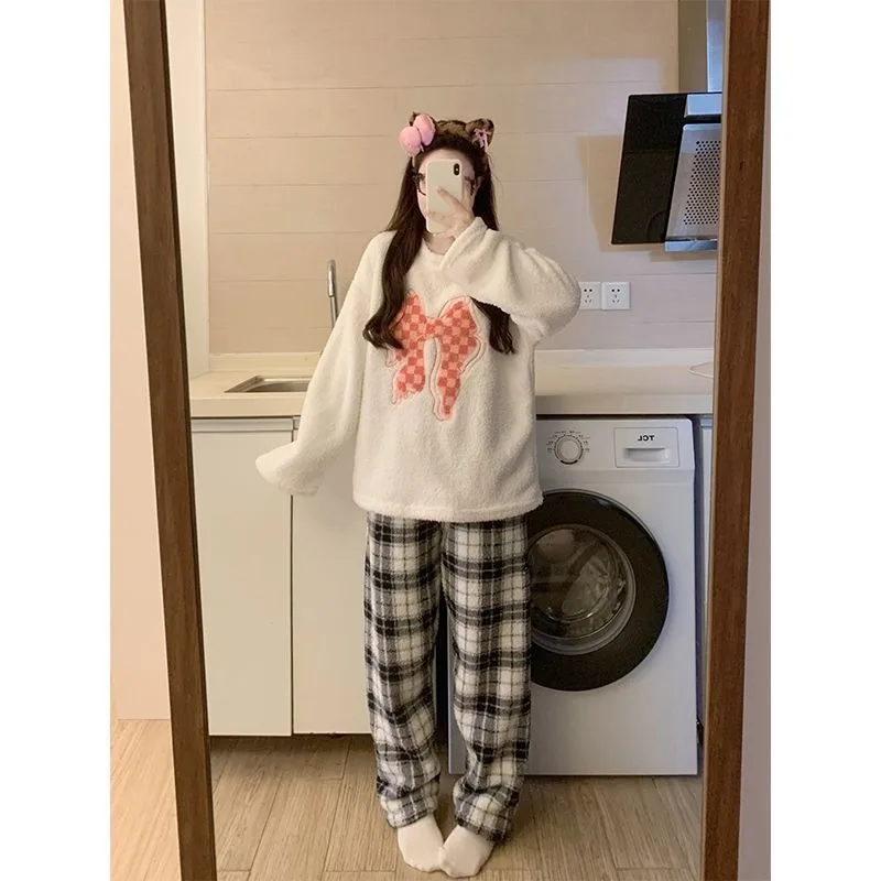 Новый мягкий бархатный пижамный комплект с полукраями, комплект из двух предметов, осенне-зимний утепленный теплый милый домашний костюм, можно носить, внешние комплекты
Новый мягкий бархатный пижамный комплект с полукраями, комплект из двух предметов, осенне-зимний утепленный теплый милый домашний костюм, можно носить, внешние комплекты