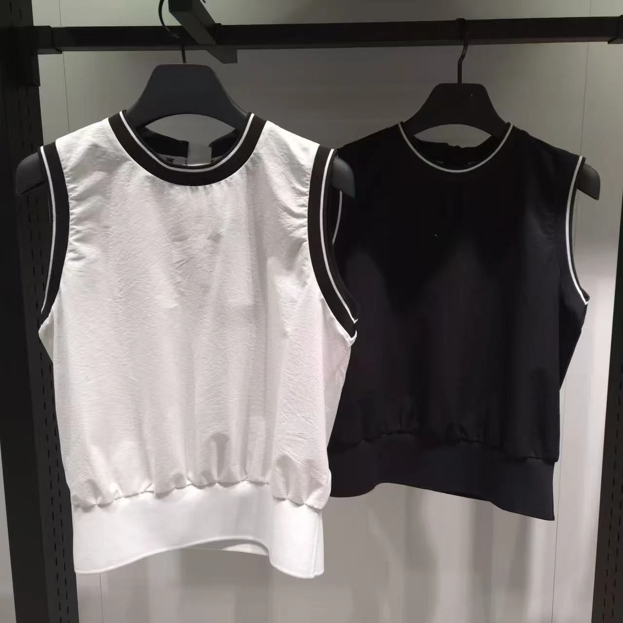 2026 New Women Golf Sleeveless Top Ice Silk Cool Feeling Quick Dry Casual Breathable Sports Vest Fashion Outdoor Golf Apparel
2026 New Women Golf Sleeveless Top Ice Silk Cool Feeling Quick Dry Casual Breathable Sports Vest Fashion Outdoor Golf Apparel