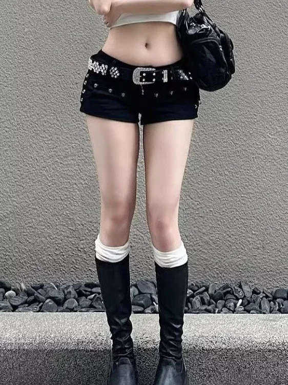 Sexy Low Waist Denim Shorts Women's Butt Covering Super Short Pants Spring Summer Fashion Trend Iron Nail Embellished Shorts
Sexy Low Waist Denim Shorts Women's Butt Covering Super Short Pants Spring Summer Fashion Trend Iron Nail Embellished Shorts