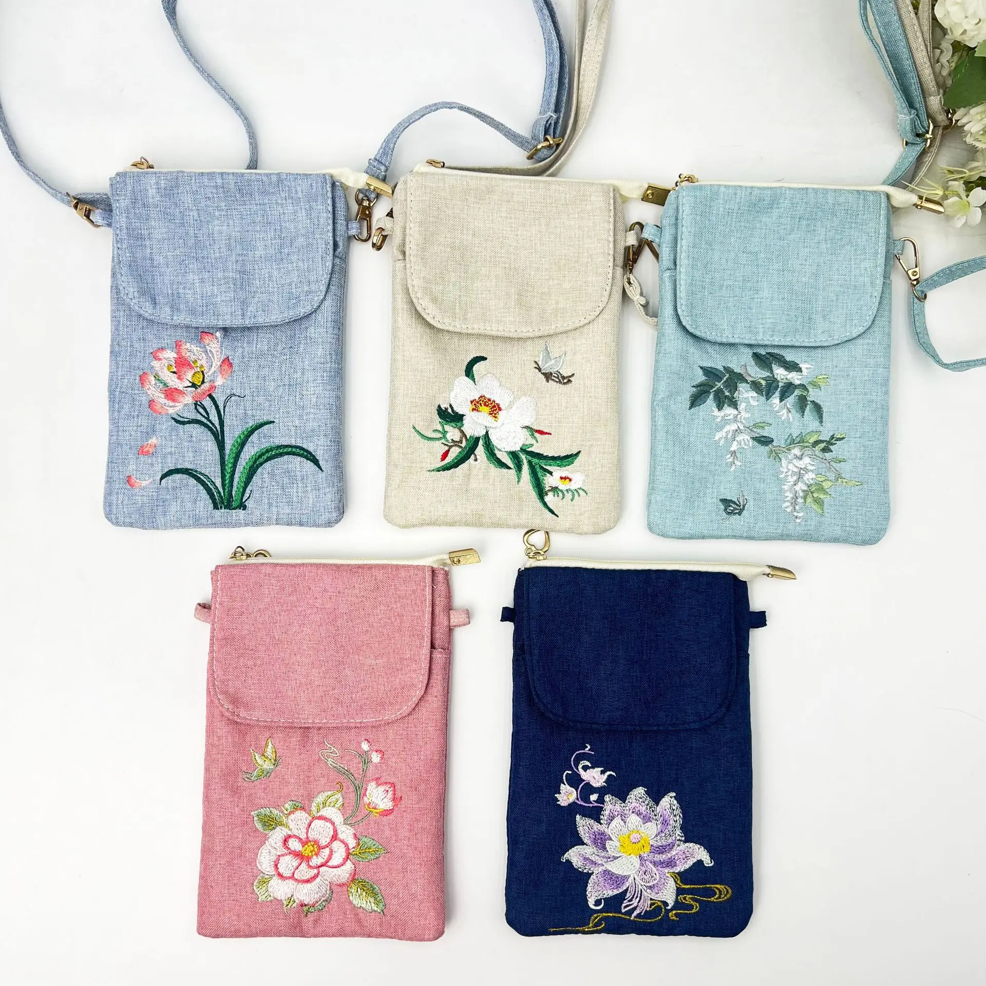 Light cotton and hemp collision color embroidery flowers cross body phone bag lovely lady commuting shoulder bag
Light cotton and hemp collision color embroidery flowers cross body phone bag lovely lady commuting shoulder bag
