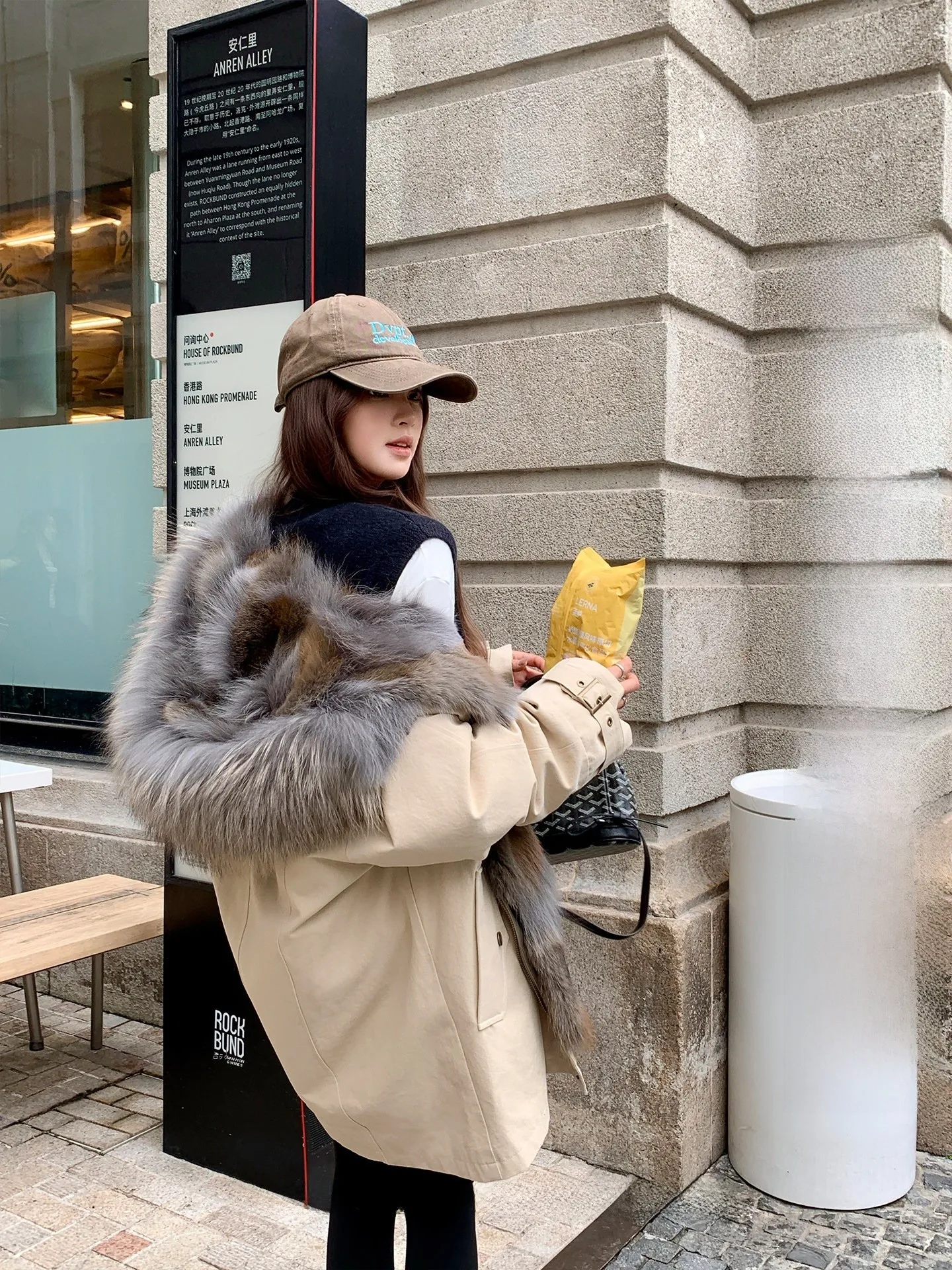Женская пуховая куртка Nordic Sle с меховым воротником и капюшоном, средней длины, на молнии, с длинными рукавами
Женская пуховая куртка Nordic Sle с меховым воротником и капюшоном, средней длины, на молнии, с длинными рукавами