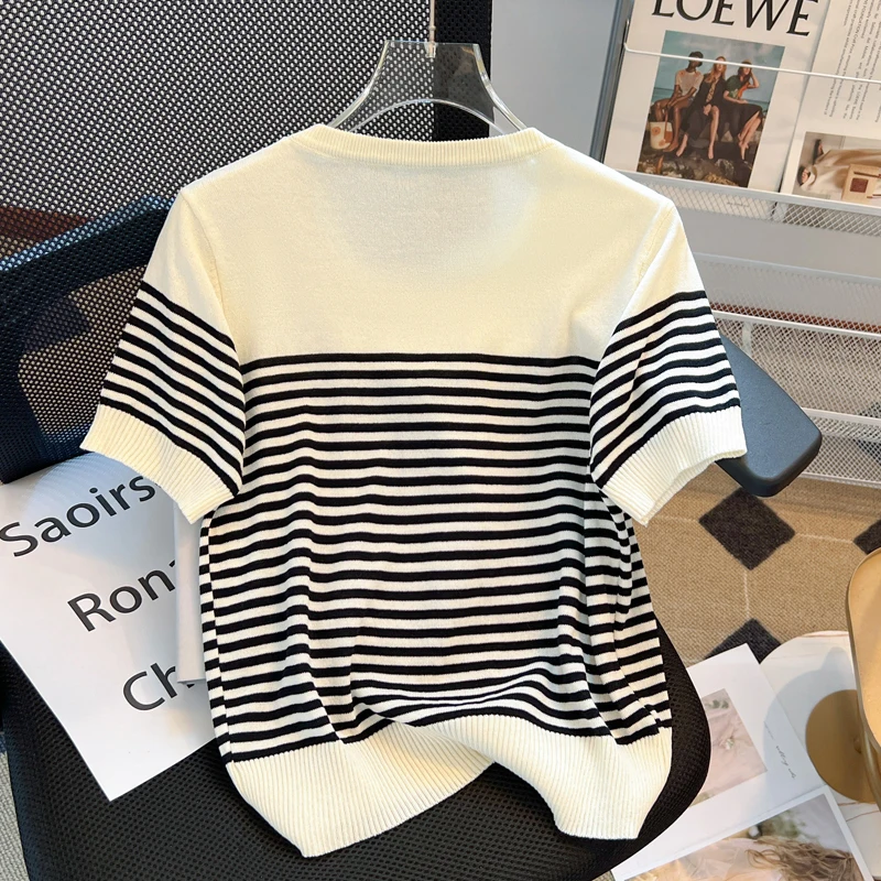2025 New Striped Pattern Round Collar Shirt Versatile Short Sleeve Knitted Top Summer Women's Lace Up Clothing Crop Tops Z618
2025 New Striped Pattern Round Collar Shirt Versatile Short Sleeve Knitted Top Summer Women's Lace Up Clothing Crop Tops Z618