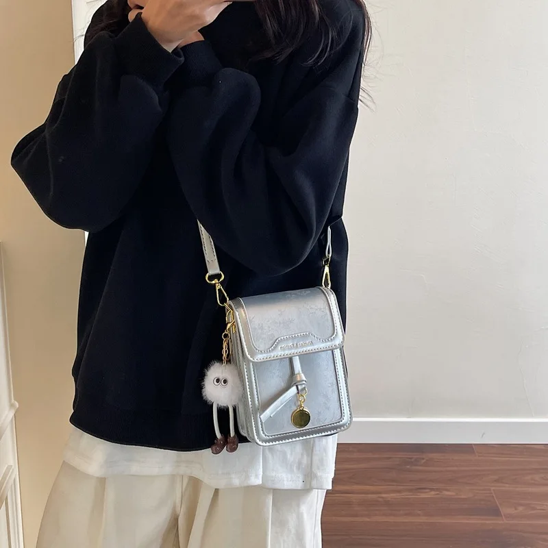 2025 Korean Quilted Crossbody Bag for Women Minimalist Shoulder Handheld Purse Fashionable Handbag
2025 Korean Quilted Crossbody Bag for Women Minimalist Shoulder Handheld Purse Fashionable Handbag