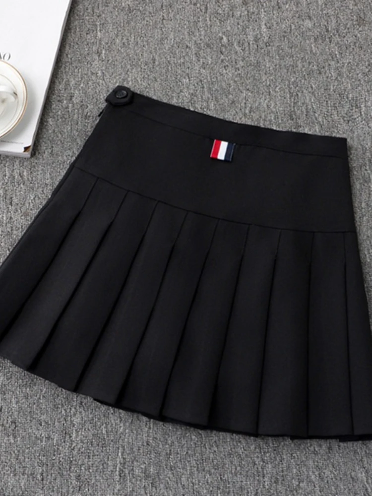 New in Summer High Waist American Style Pleated Mini Skirt Women's Back Label Slimming College Style Fashion Half-length Skirt
New in Summer High Waist American Style Pleated Mini Skirt Women's Back Label Slimming College Style Fashion Half-length Skirt