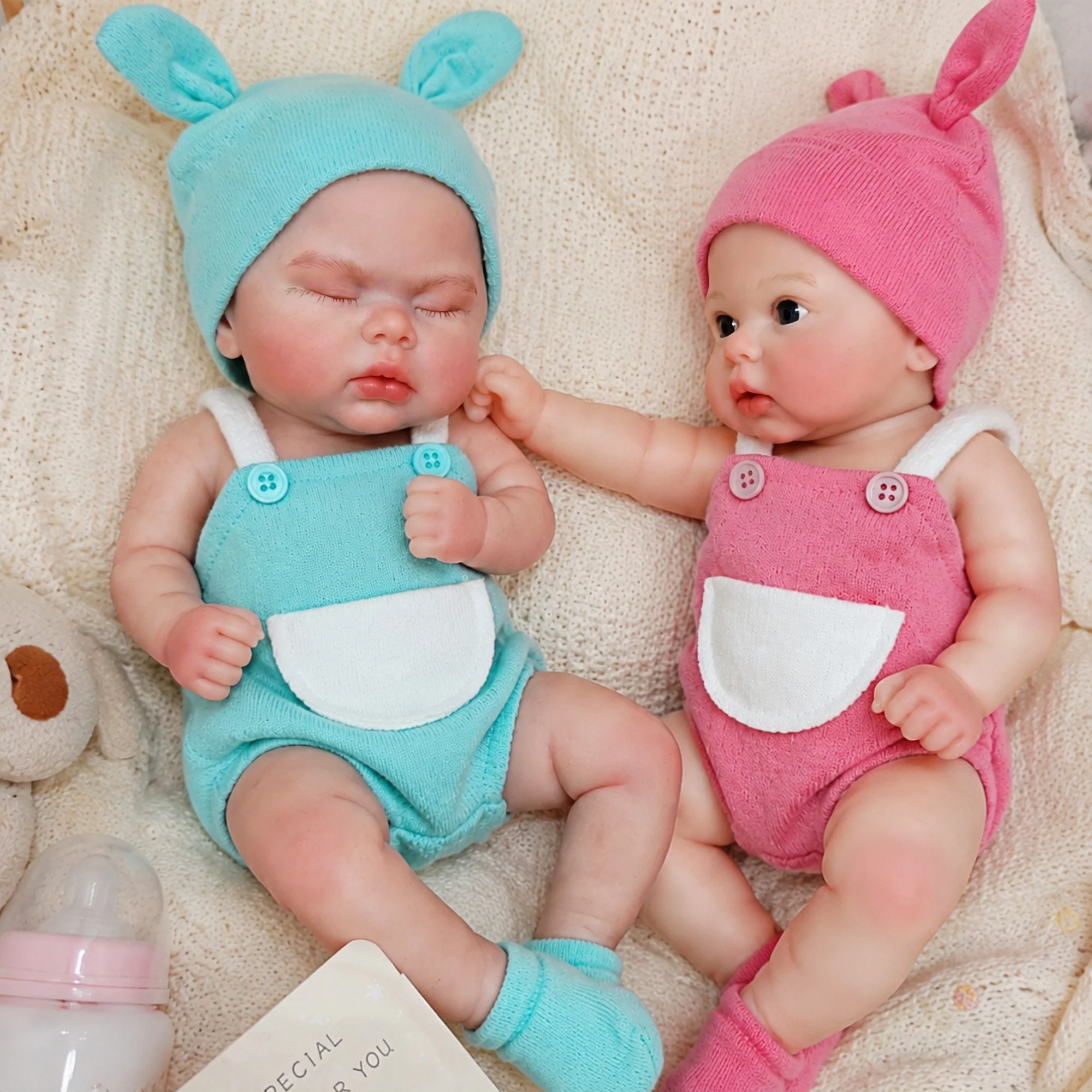 1Pc 13Inch Silicone Doll With 2 Choice Bald Dress Cute Outfits Handmade Lifelike Can Have A Bath Reborn Doll For Families' Gift
1Pc 13Inch Silicone Doll With 2 Choice Bald Dress Cute Outfits Handmade Lifelike Can Have A Bath Reborn Doll For Families' Gift