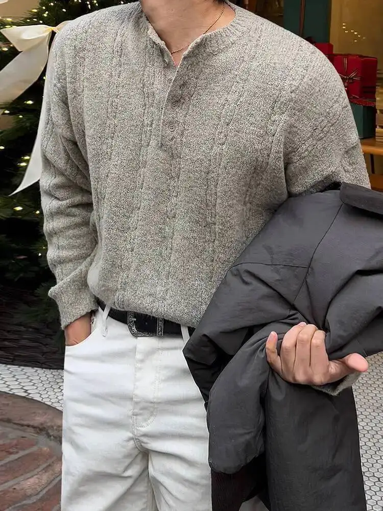 2025 зимние простые мужские свитера, однотонные пуловеры с пуговицами и круглым воротником, вязаный топ, свободная мужская одежда
2025 зимние простые мужские свитера, однотонные пуловеры с пуговицами и круглым воротником, вязаный топ, свободная мужская одежда