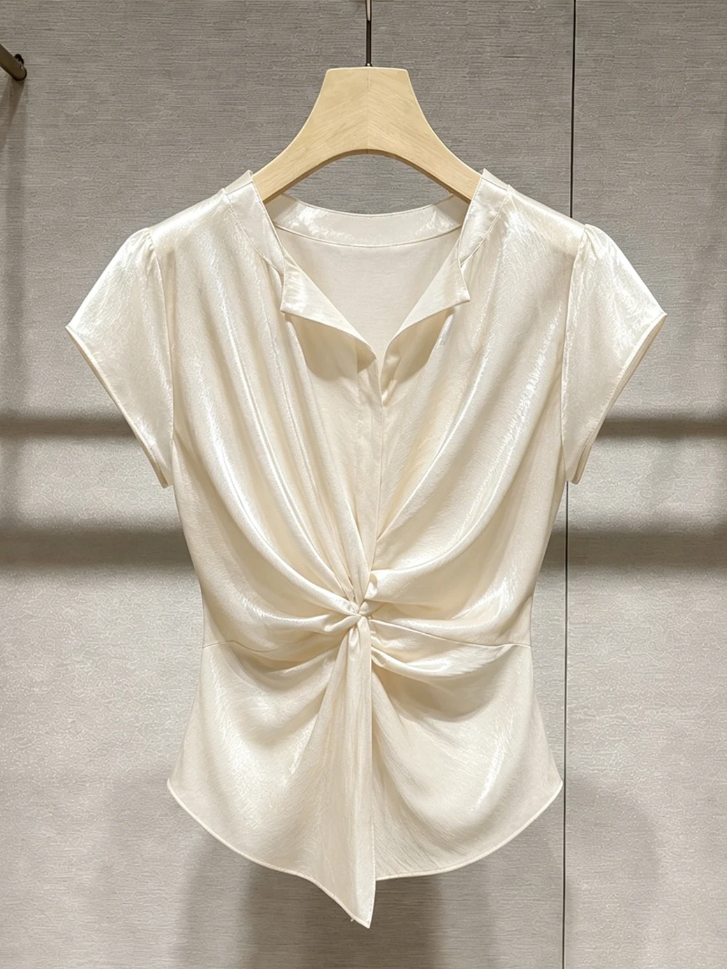 Elegant Knot High-End Chiffon Comfortable Versatile Summer Shirt Korean Style Straight Cut Short Sleeve Pure Color Office Wear
Elegant Knot High-End Chiffon Comfortable Versatile Summer Shirt Korean Style Straight Cut Short Sleeve Pure Color Office Wear