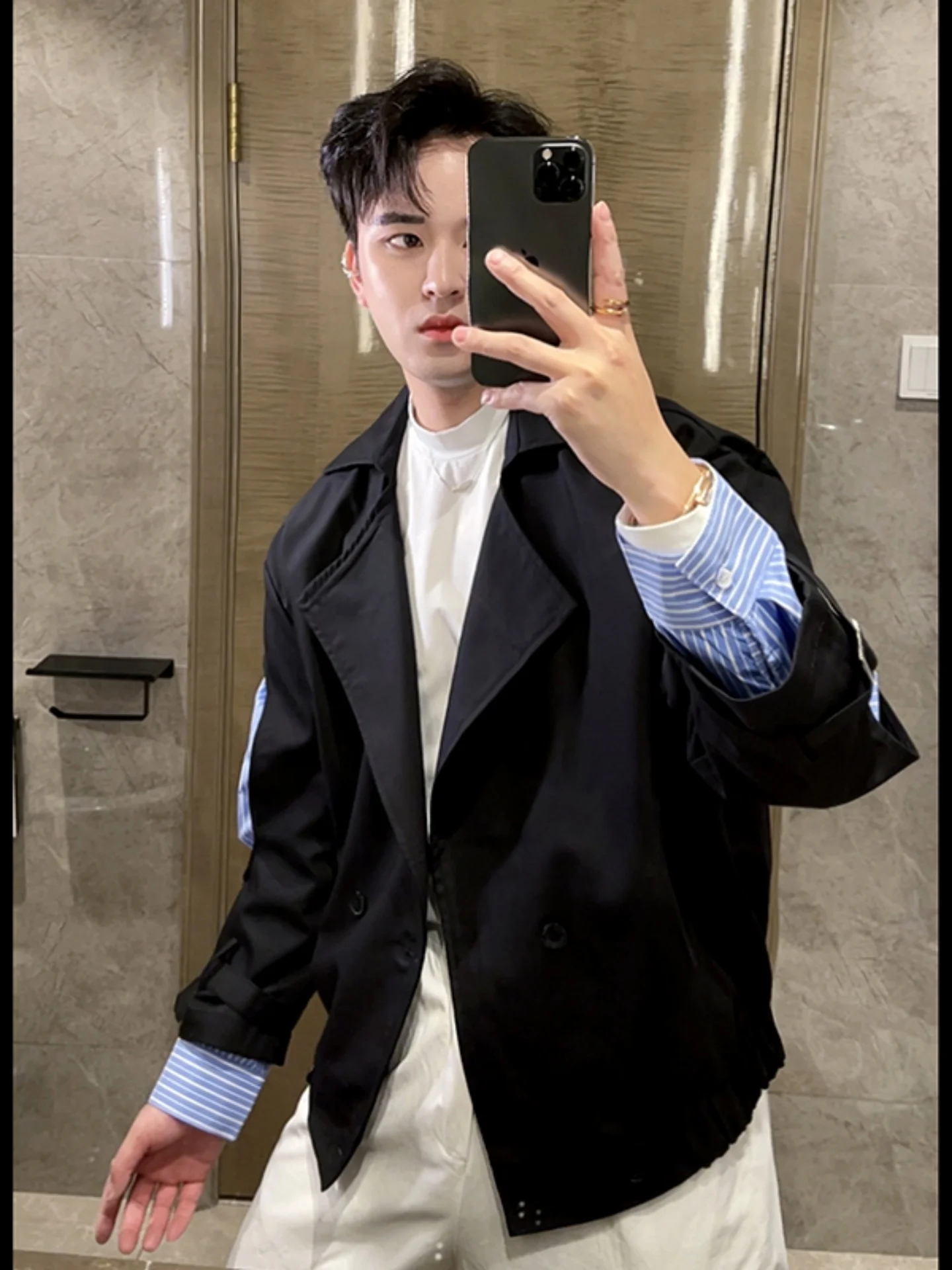 Мужская куртка с полосатыми вставками и эффектом двухслойности, класса люкс, осенняя новинка, с воротником, из высококачественной ткани, длинный рукав
Мужская куртка с полосатыми вставками и эффектом двухслойности, класса люкс, осенняя новинка, с воротником, из высококачественной ткани, длинный рукав