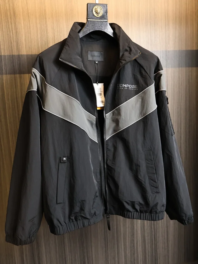 High-End Twill Process Spring Men's Reflective Splicing Fashion Loose Stand Collar Jacket Trendy Standard Fit Casual Style
High-End Twill Process Spring Men's Reflective Splicing Fashion Loose Stand Collar Jacket Trendy Standard Fit Casual Style