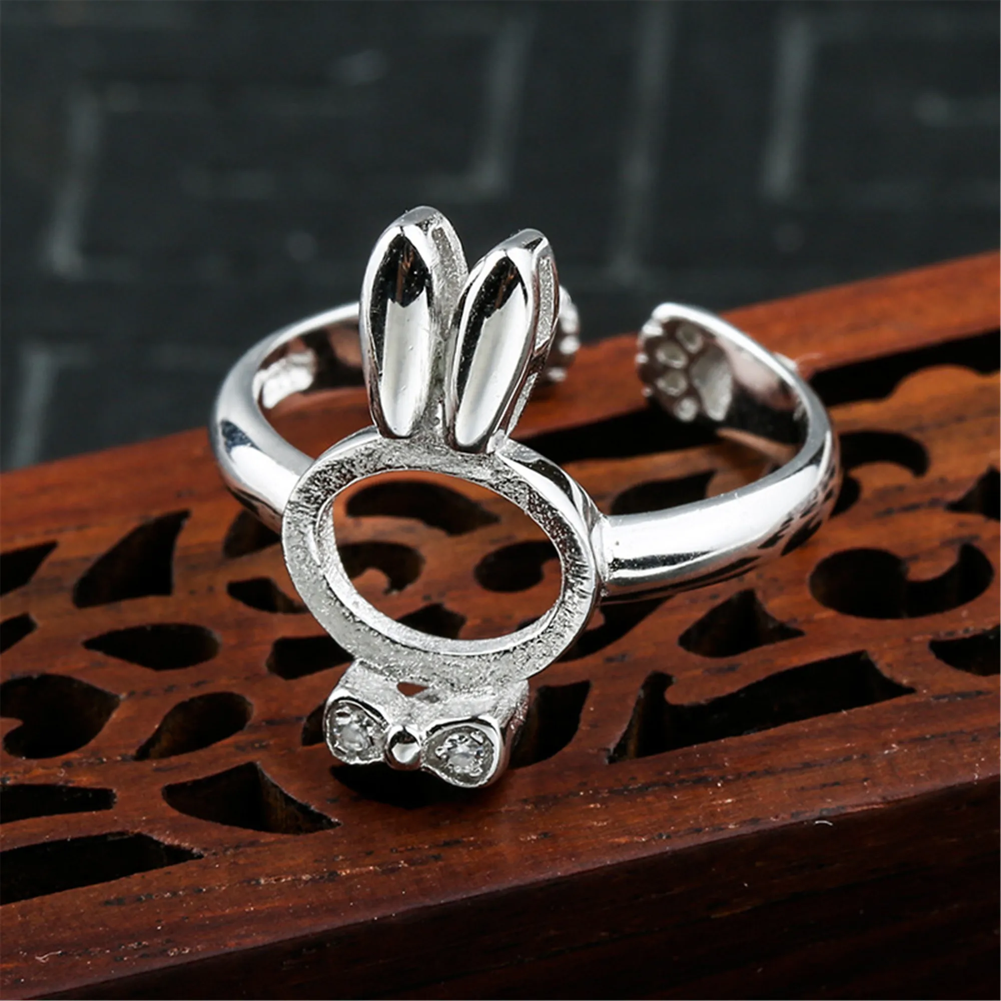 Ring Blank (8x10mm Oval Blank) Adjustable 925 Sterling Silver Zircon Ring Base Rabbit Style Ring Setting R1535B
Ring Blank (8x10mm Oval Blank) Adjustable 925 Sterling Silver Zircon Ring Base Rabbit Style Ring Setting R1535B