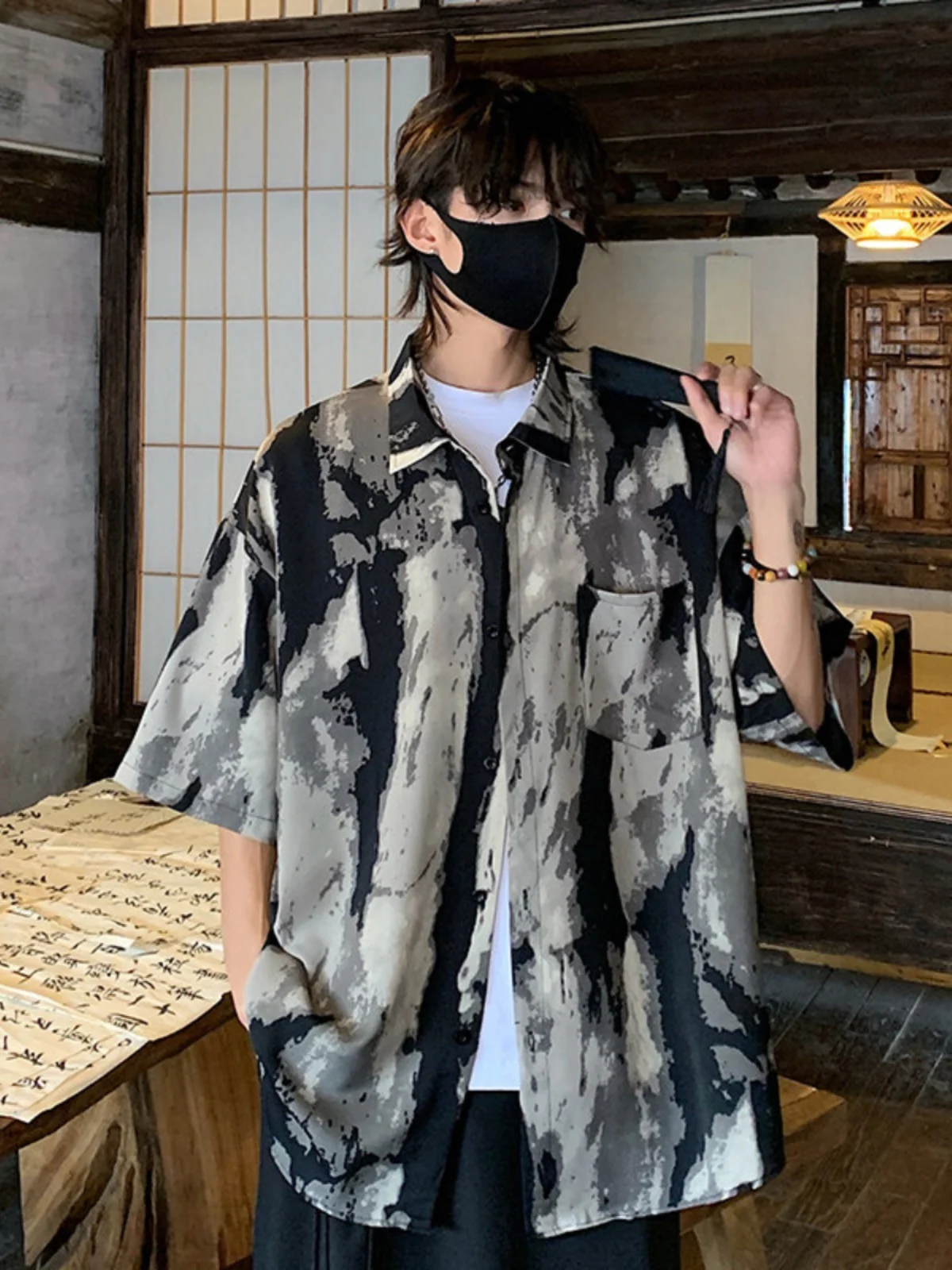 Ice Silk ort Sve Men's irt Water-Media Painting Sle Five-Quarter Sve Design Summer Faionable Casual Loose Fit
Ice Silk ort Sve Men's irt Water-Media Painting Sle Five-Quarter Sve Design Summer Faionable Casual Loose Fit