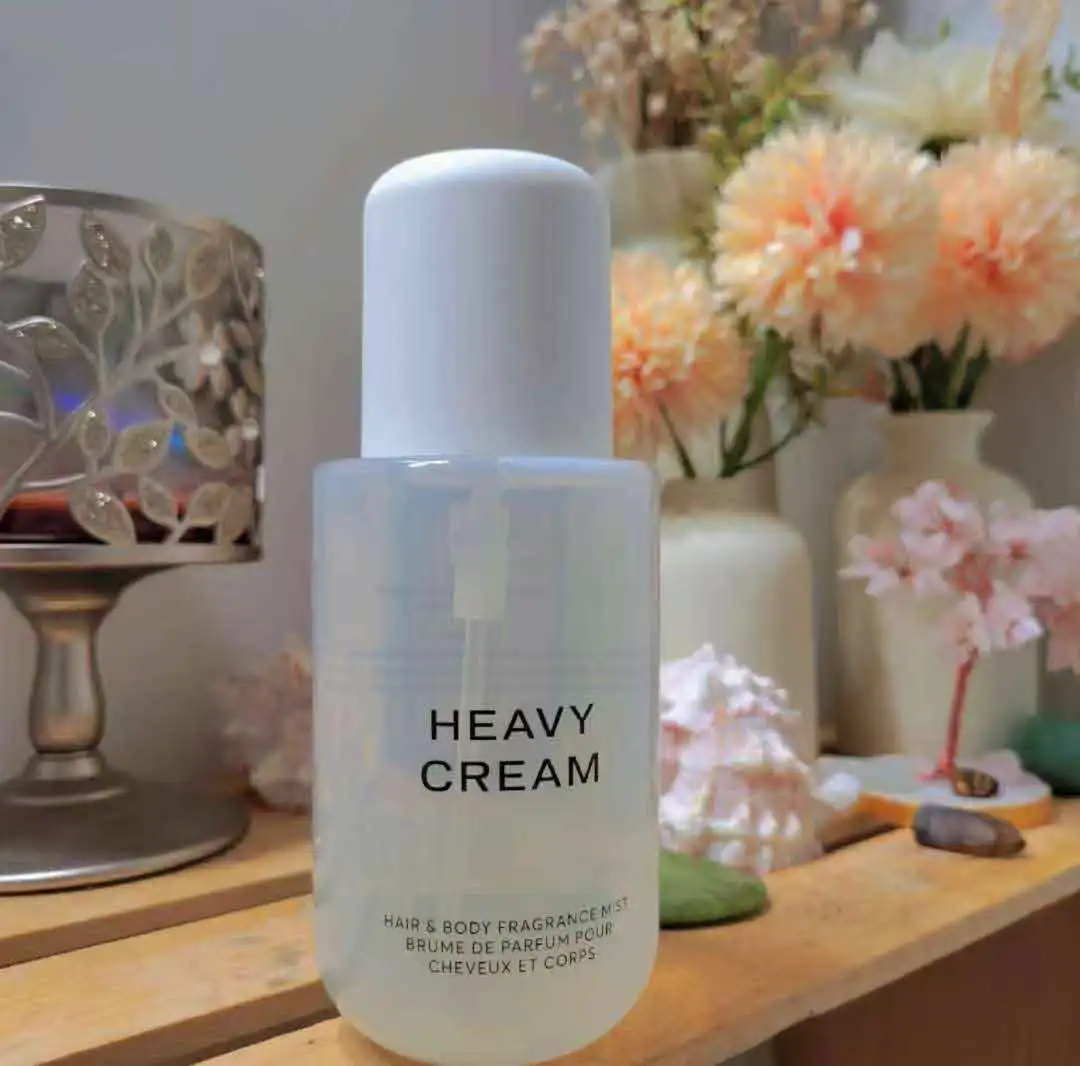 PHLU 'R Heavy Cream ароматный спрей для волос (100 мл) представляет собой упаковку свежее кремовое облако на теле для волос и волос.
PHLU 'R Heavy Cream ароматный спрей для волос (100 мл) представляет собой упаковку свежее кремовое облако на теле для волос и волос.