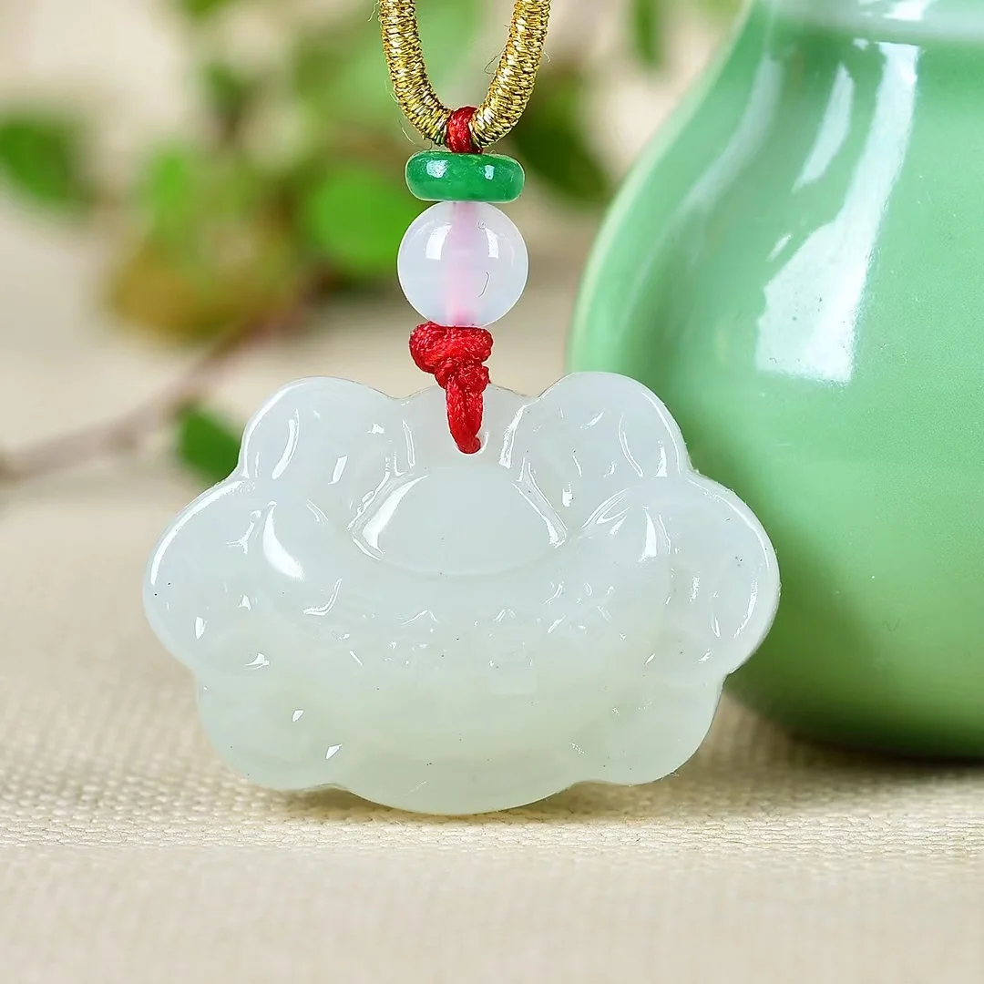 Изысканный кулон из нефрита с замком долголетия Hetian, ювелирные изделия 1739 #
Изысканный кулон из нефрита с замком долголетия Hetian, ювелирные изделия 1739 #