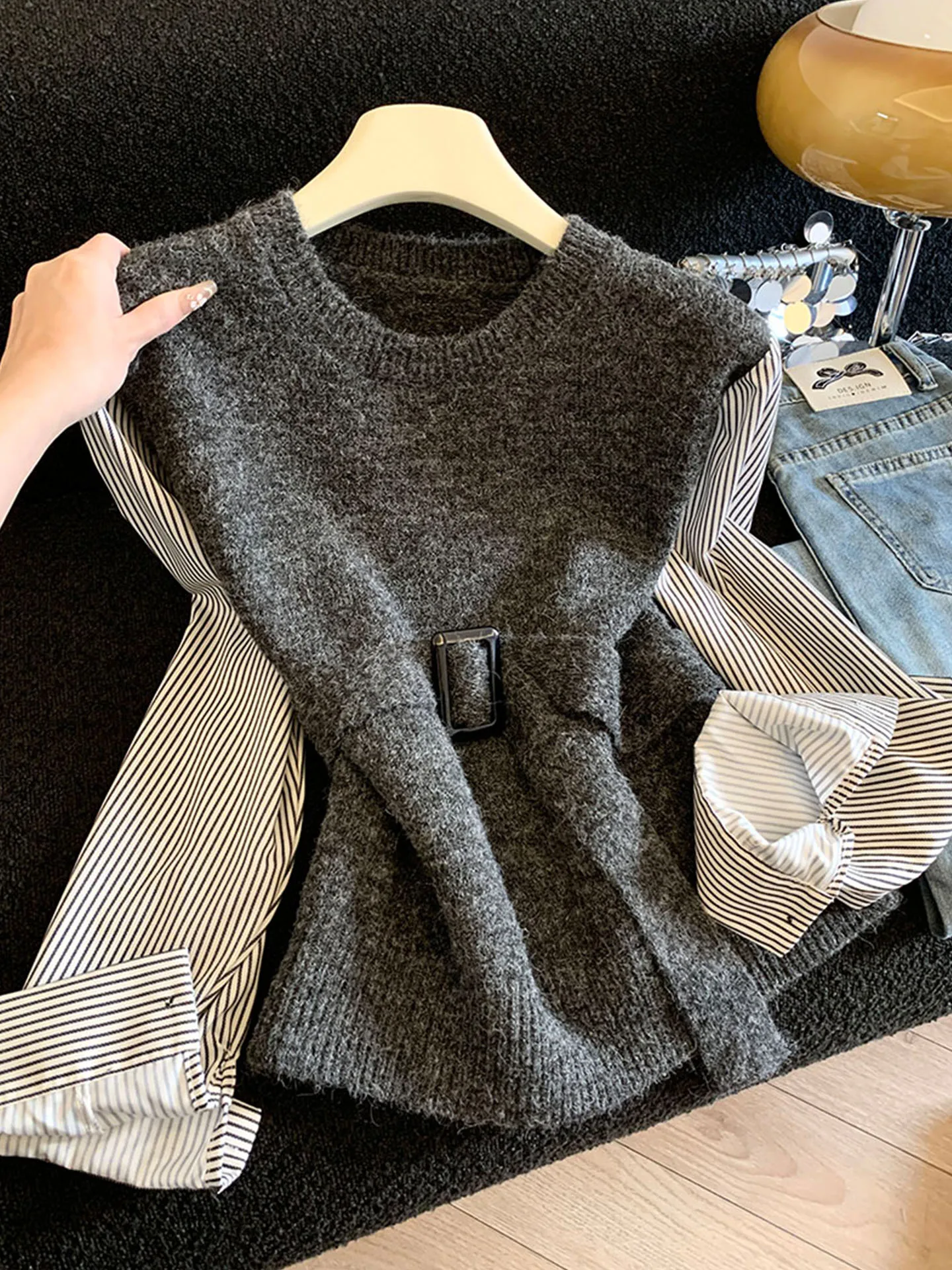 Рекомендовано Эмили Клуд: Полосатый свитер с круглым вырезом и эффектом утяжки на талии, повседневный трикотажный свитер с длинными рукавами для женщин.
Рекомендовано Эмили Клуд: Полосатый свитер с круглым вырезом и эффектом утяжки на талии, повседневный трикотажный свитер с длинными рукавами для женщин.