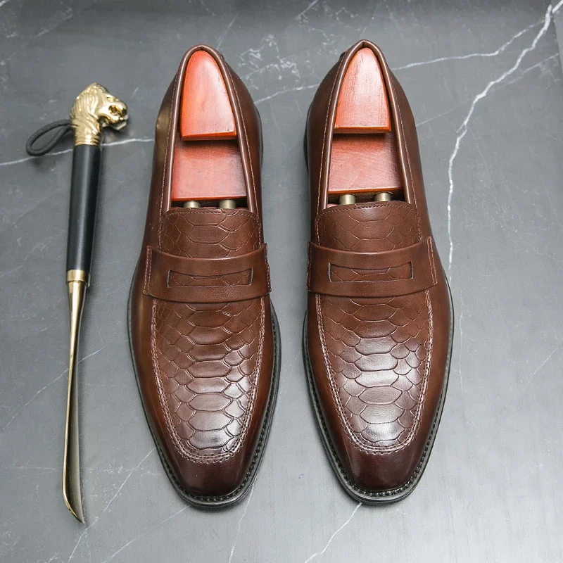 New Men Dress Shoes Brown Loafers Square Toe Slip-On PU Business Men Shoes Sapato Masculino
New Men Dress Shoes Brown Loafers Square Toe Slip-On PU Business Men Shoes Sapato Masculino