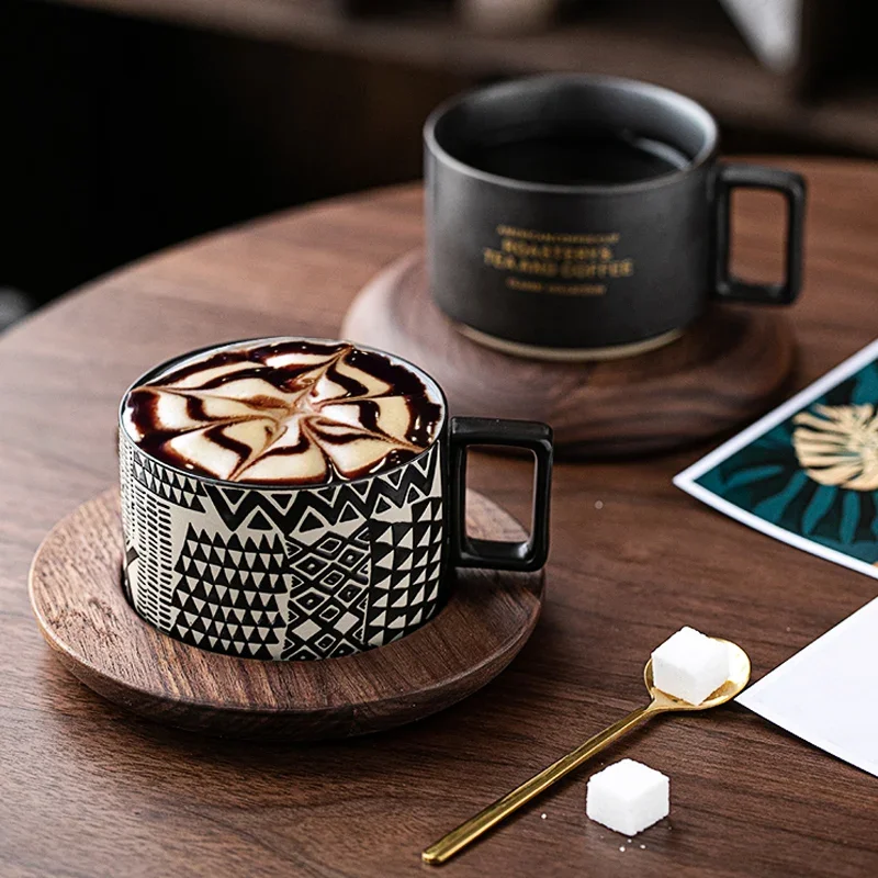 American Retro Coffee Cup and Saucer Set Wooden Coaster 320ml Ceramic Mug with Golden Spoon Home Decoration Afternoon Tea Cup
American Retro Coffee Cup and Saucer Set Wooden Coaster 320ml Ceramic Mug with Golden Spoon Home Decoration Afternoon Tea Cup