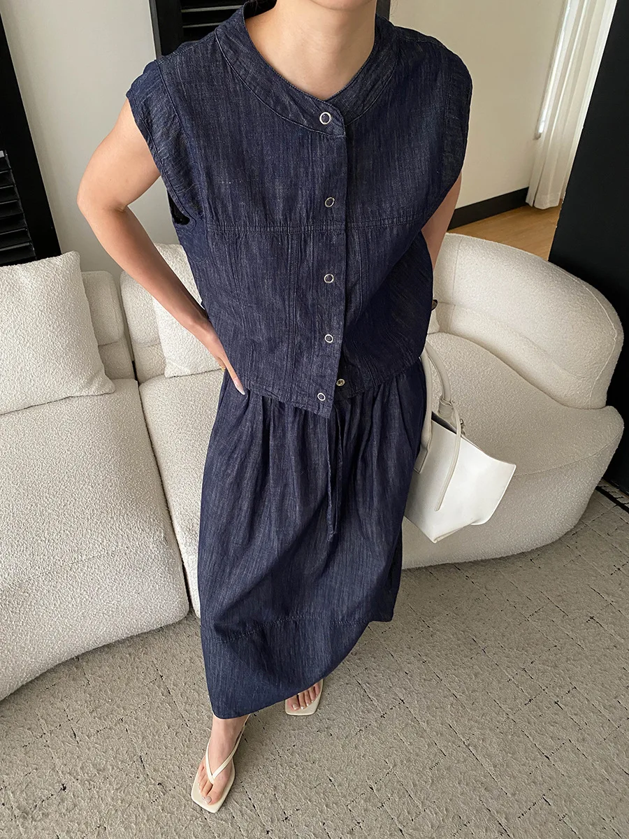 Spring and summer women's casual solid color retro versatile round neck sleeveless denim vest skirt set
Spring and summer women's casual solid color retro versatile round neck sleeveless denim vest skirt set